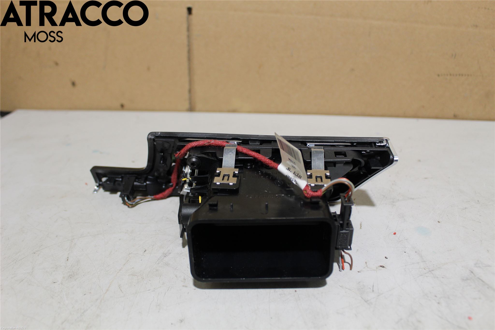 Mercedes-Benz MB E-KLASS (W212) 09-16 Dashbord Kanal - Dyse