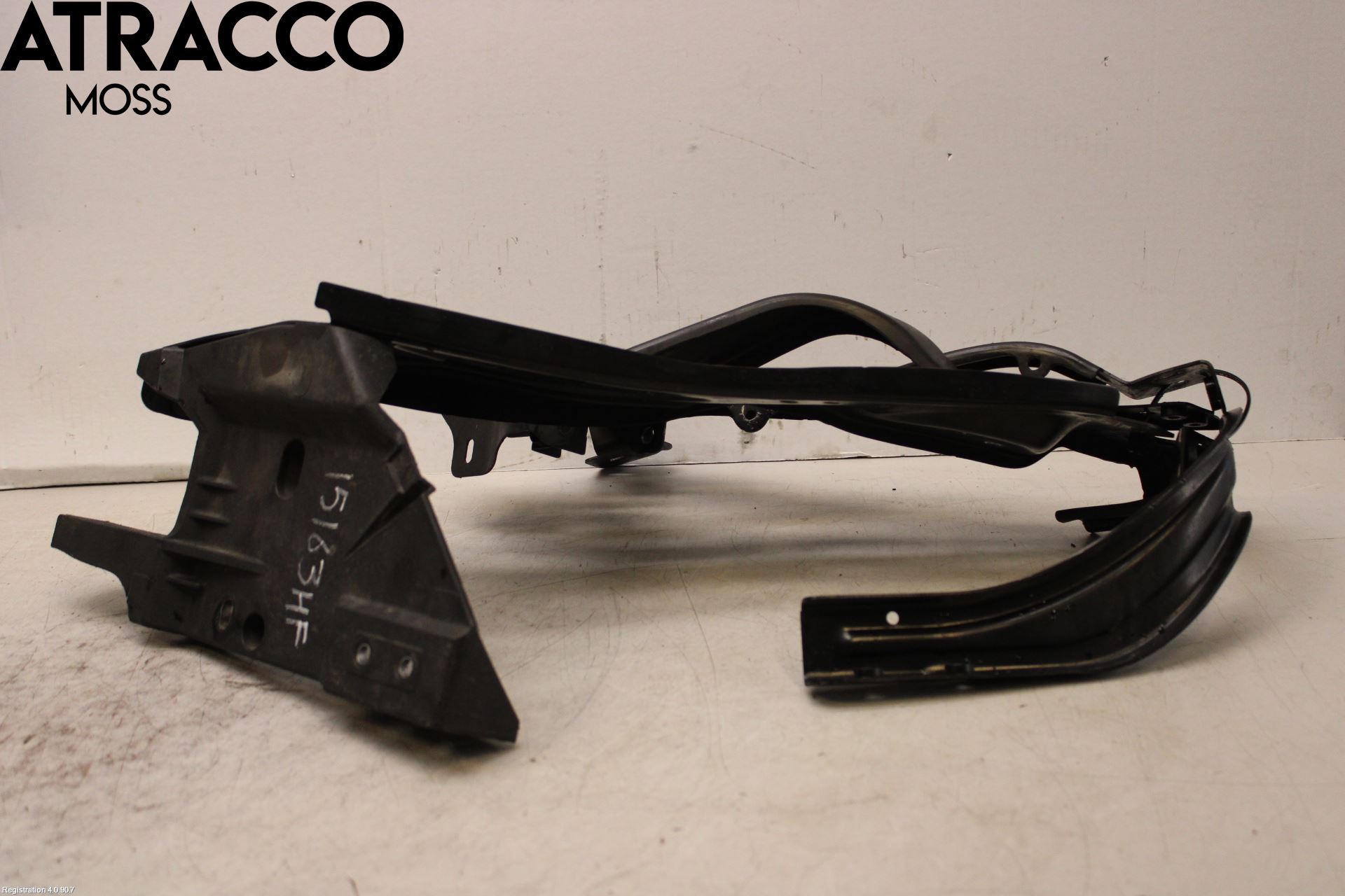 Mercedes-Benz MB E-KLASS (W212) 09-16 Frontlykt Holder-Feste