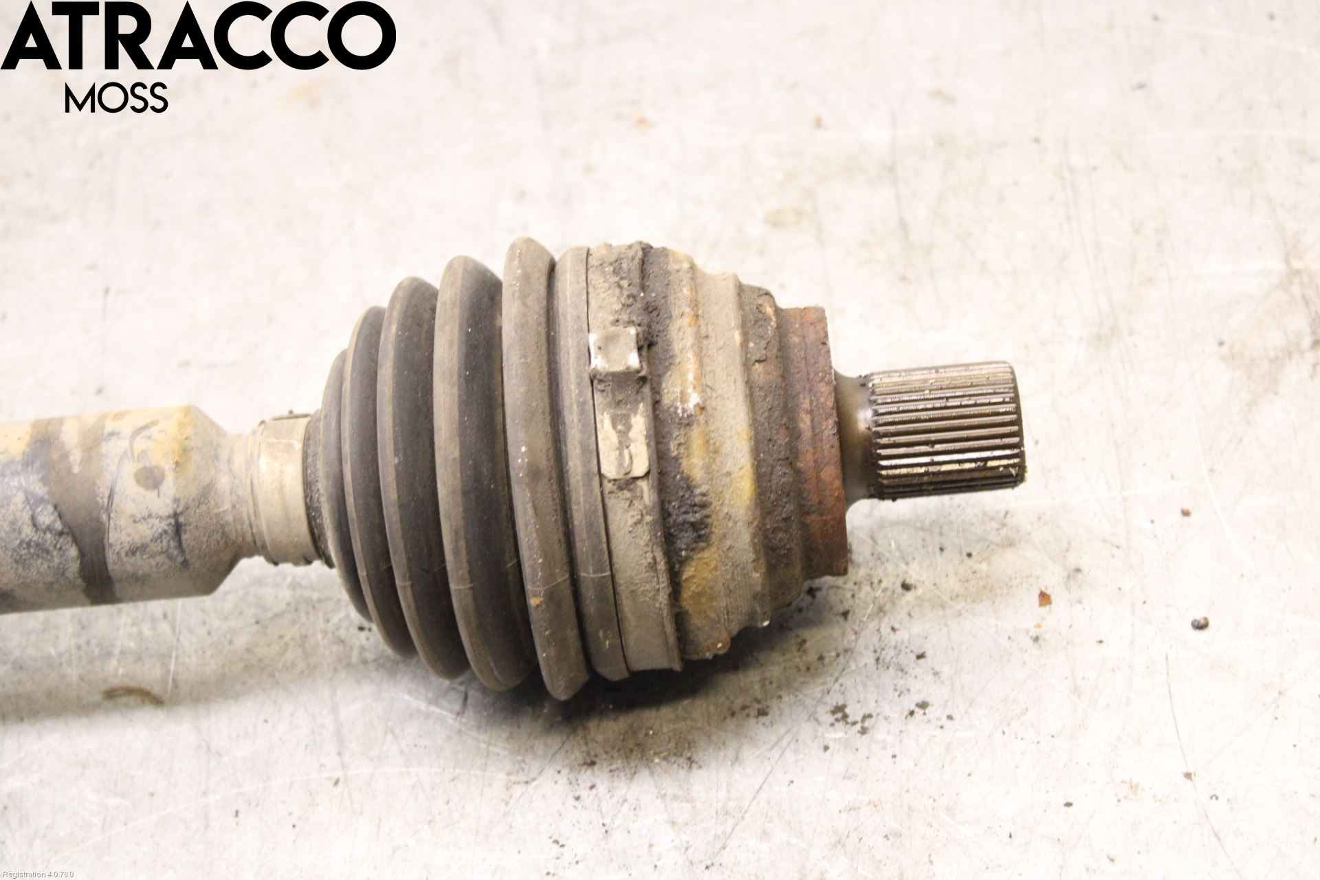 Volkswagen VW TOURAN 03-10 Drivaksel Foran Kompl Høyre