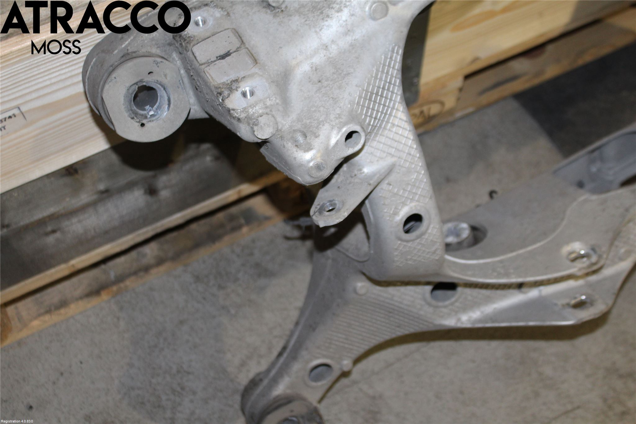 Volvo XC40/RECHARGE 18- Bakaksel Feste Travers-Ramme