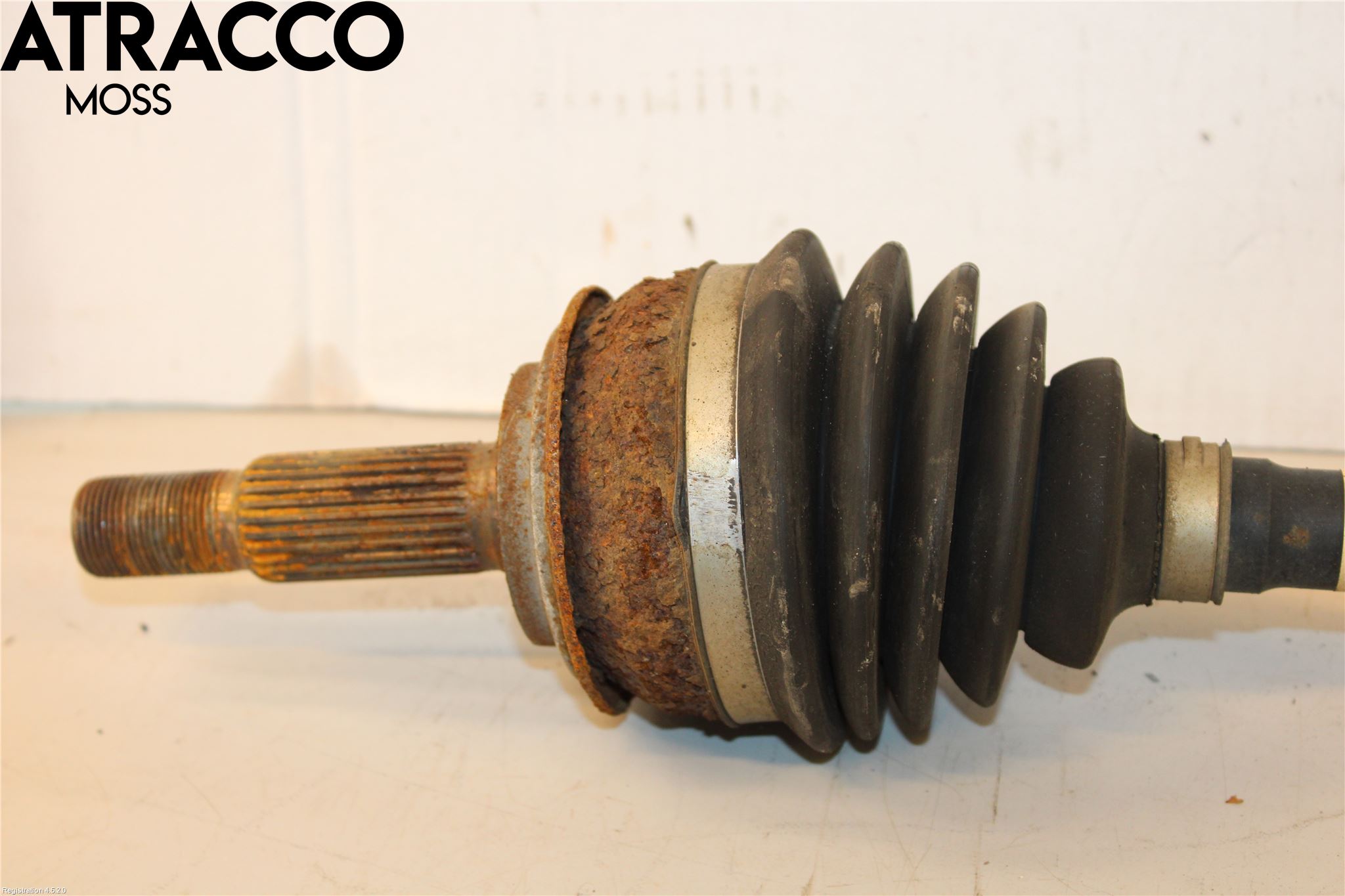 Toyota YARIS XP130 12-14 Drivaksel Foran Kompl Venstre