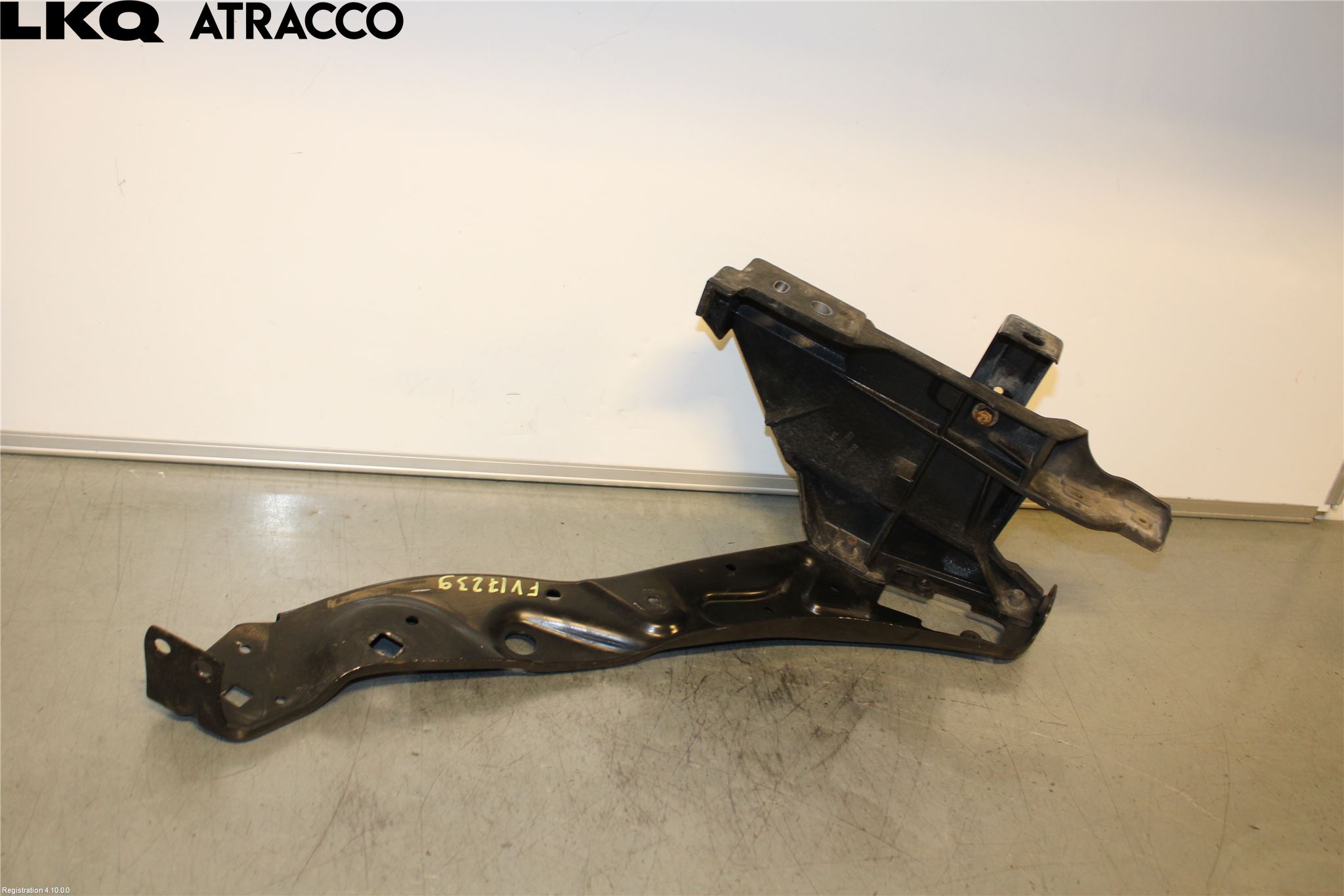 Mercedes-Benz MB E-KLASS (W212) 09-16 Frontlykt Holder-Feste