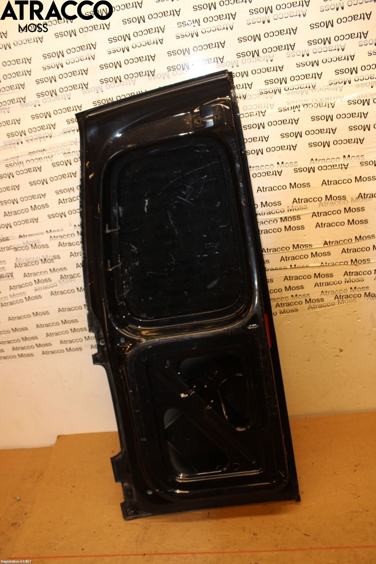 Volkswagen VW CADDY      04-10 Dør Bak Van - Vare Høyre