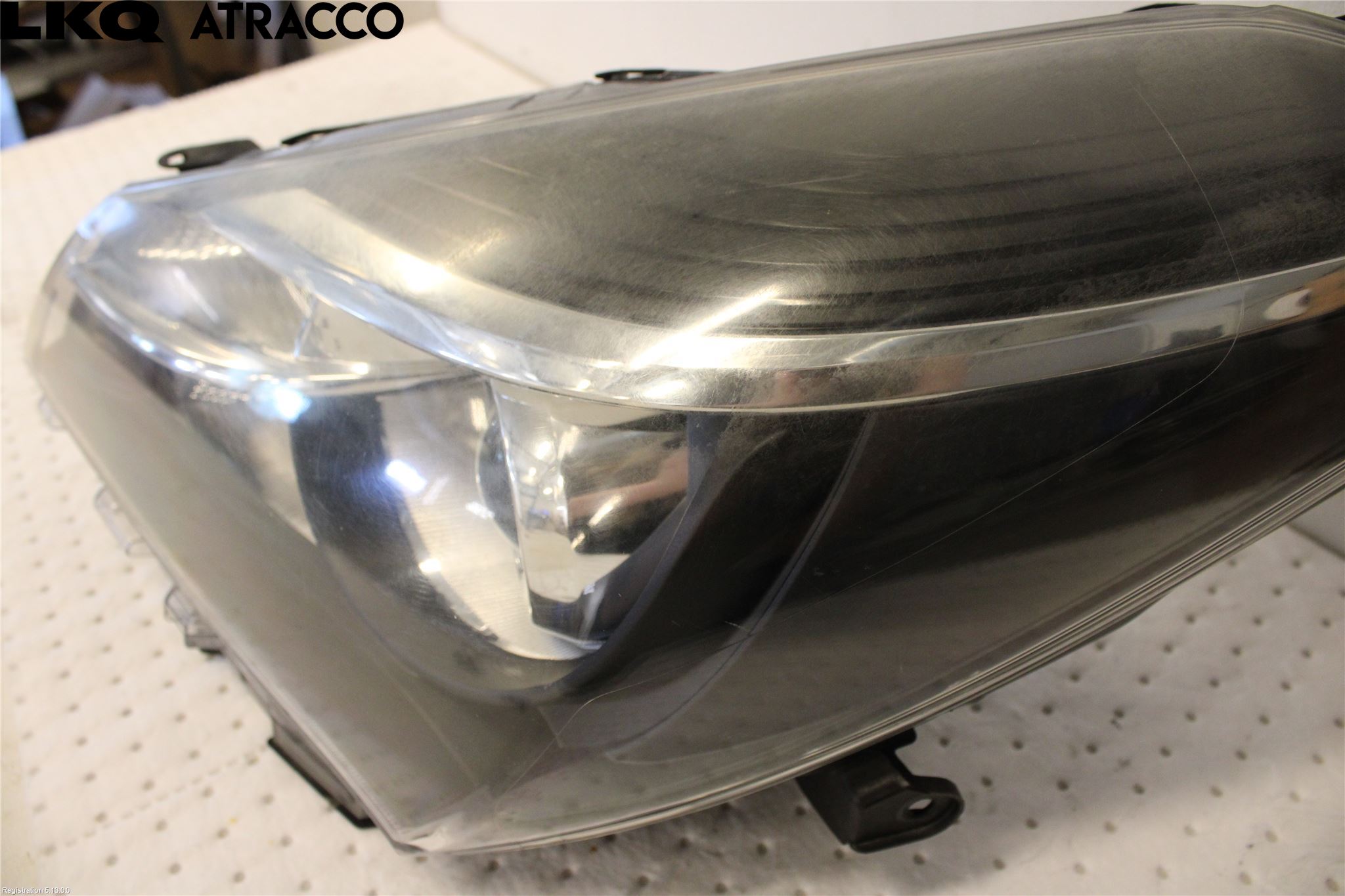 Toyota YARIS XP130 15-20 Frontlykt Venstre