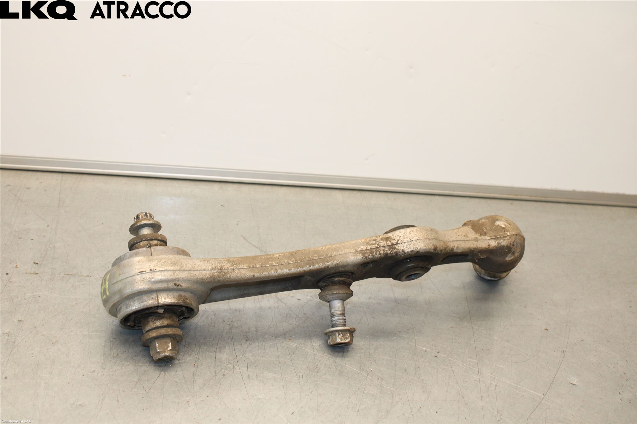 Mercedes-Benz MB C-KLASS (W205) 14-21 Bærearm Foran Venstre Nedre
