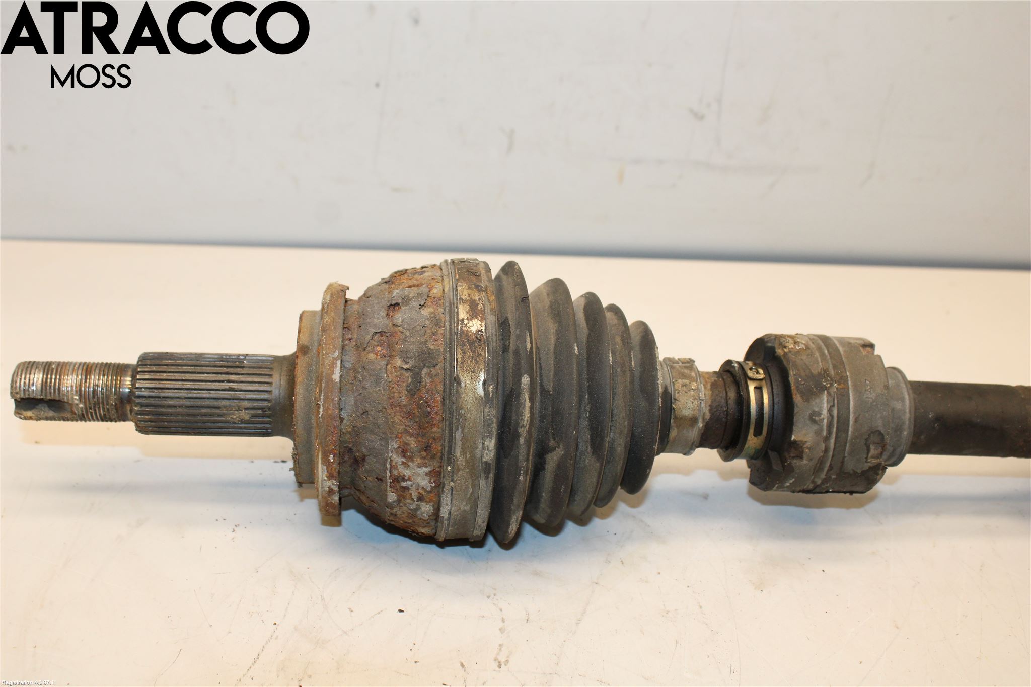 Toyota YARIS XP130 12-14 Drivaksel Foran Kompl Venstre