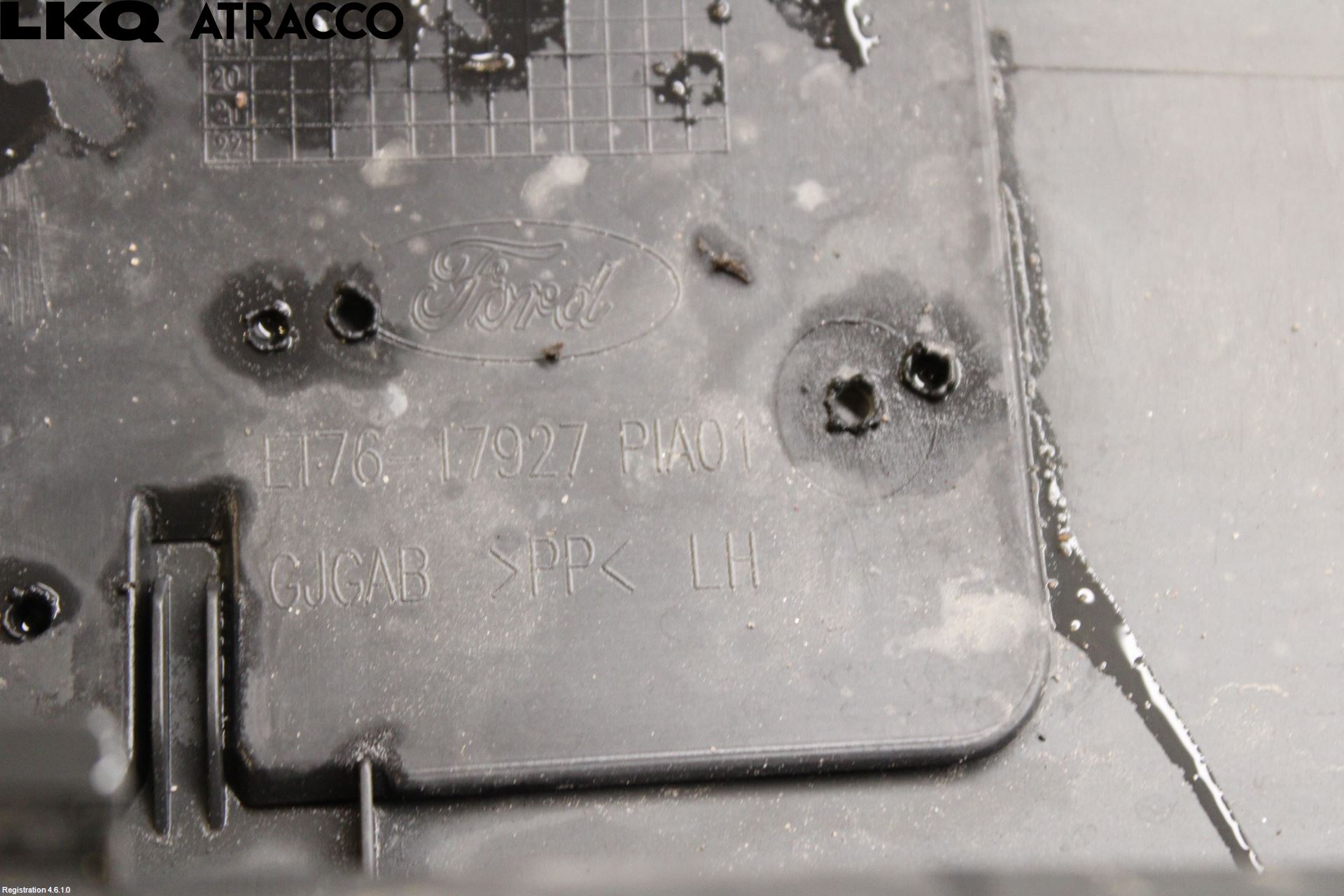 Ford TRANSIT/TOURNEO COURIER 13-23 Støtfanger Bak Hjørne Venstre