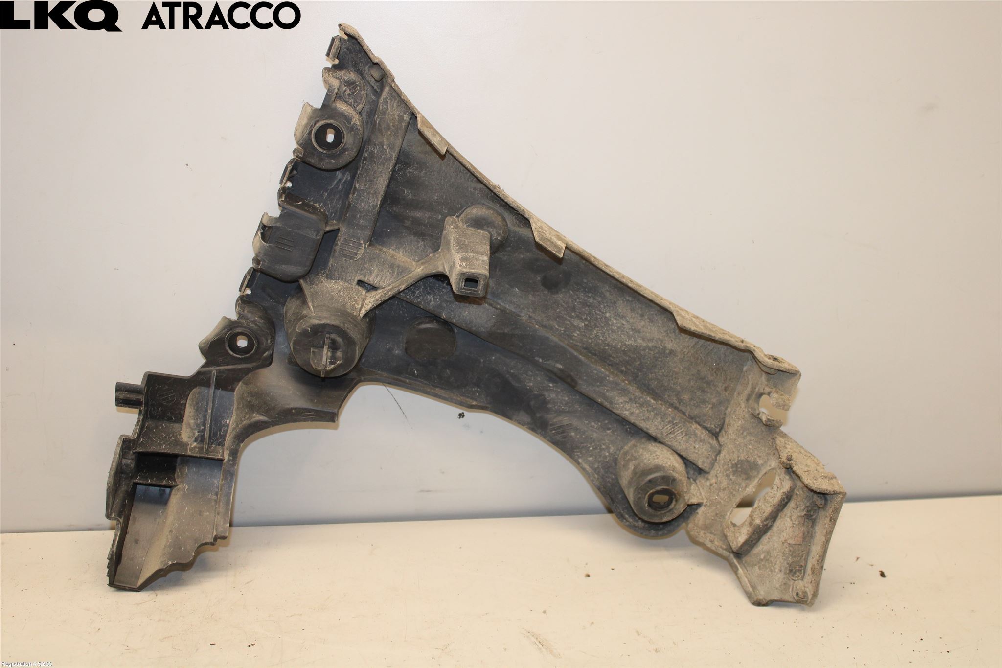 Nissan NV250 20-22 Støtfanger Bak Feste