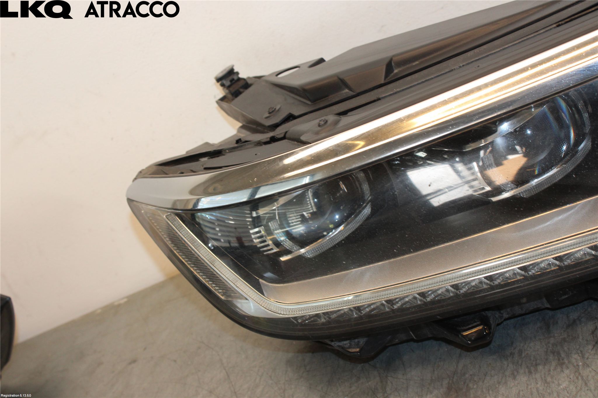 Volkswagen VW PASSAT 15-19 Frontlykt Høyre