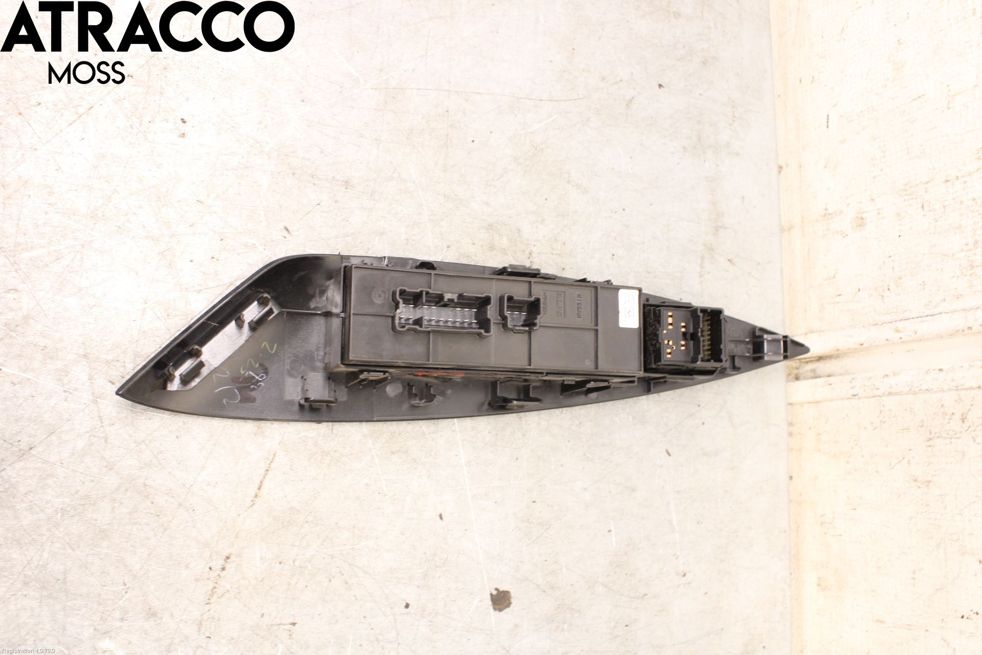 Nissan LEAF 11-17 Bryter Vindusheis