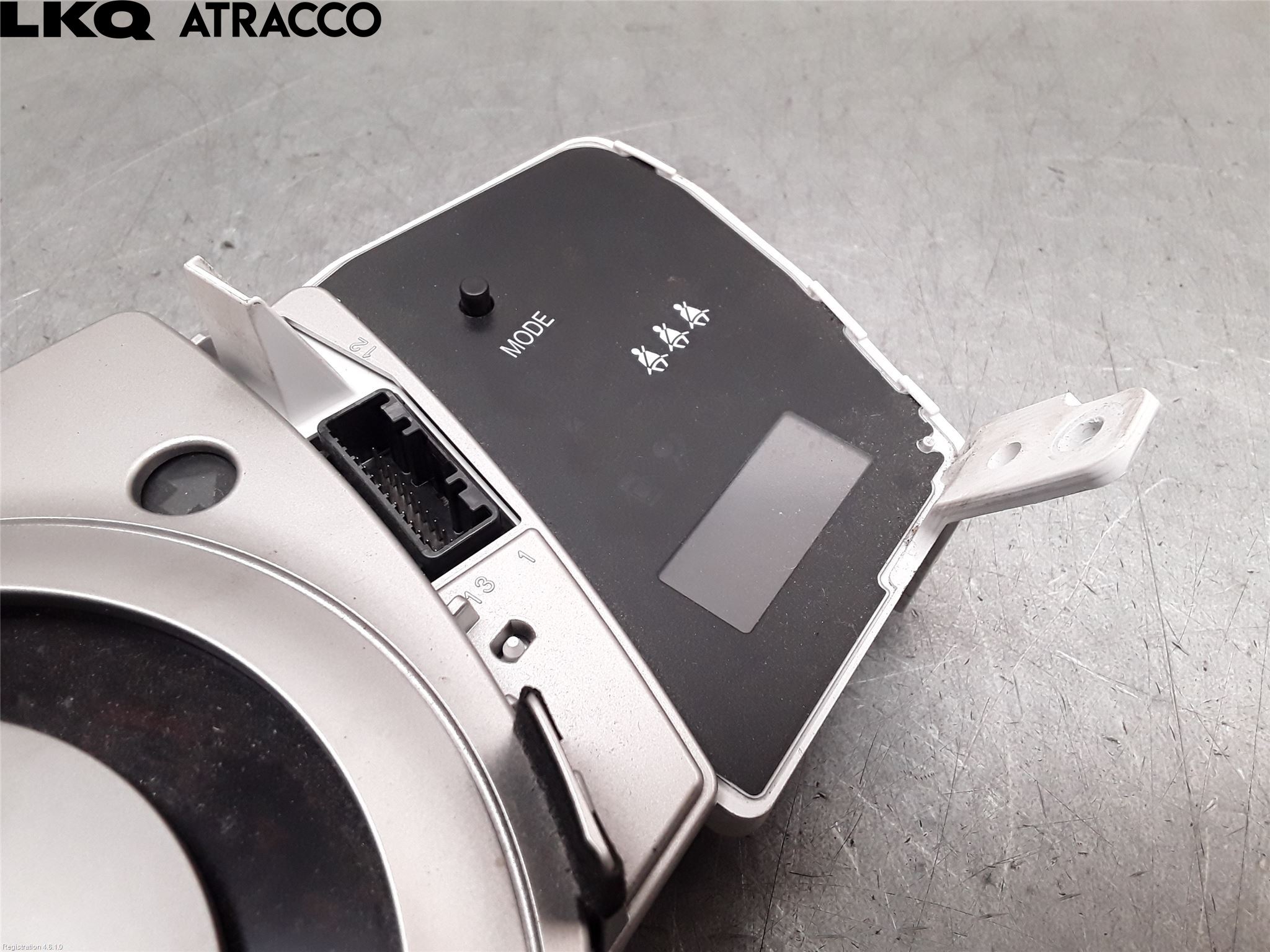 Toyota URBAN CRUISER Instrumentkonsoll Midt