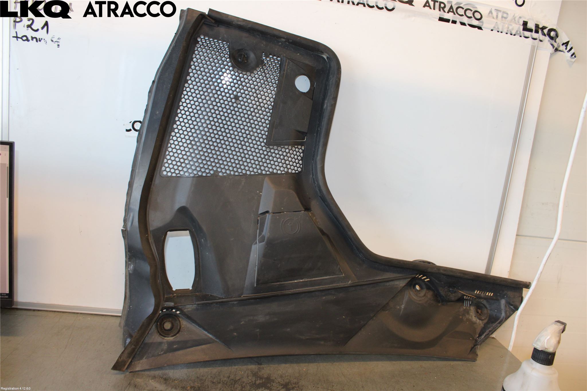 Mercedes-Benz MB C-KLASS (W205) 14-21 Visker Deksel-Grill-Under Frr