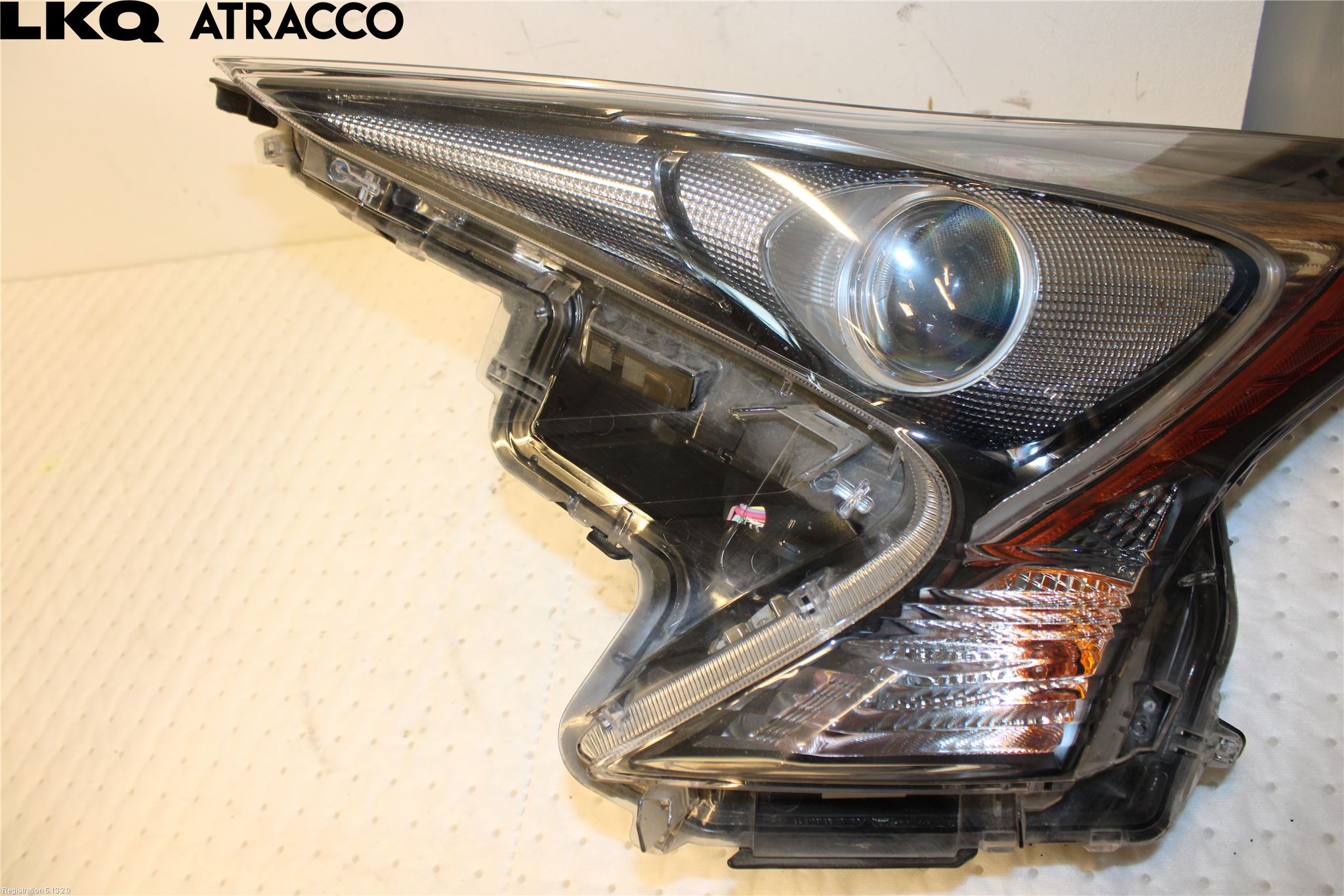 Toyota PRIUS (ZVW50) 16-21 Frontlykt Venstre
