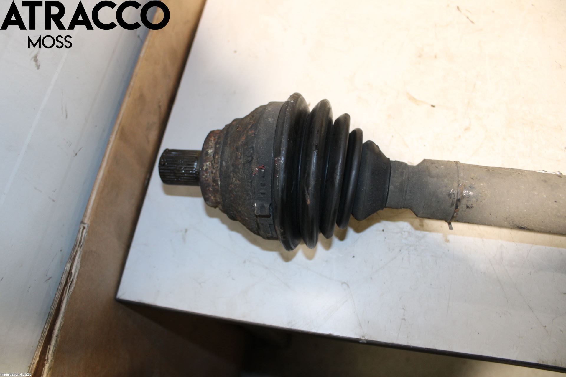 Volkswagen VW PASSAT 05-11 Drivaksel Foran Kompl Høyre