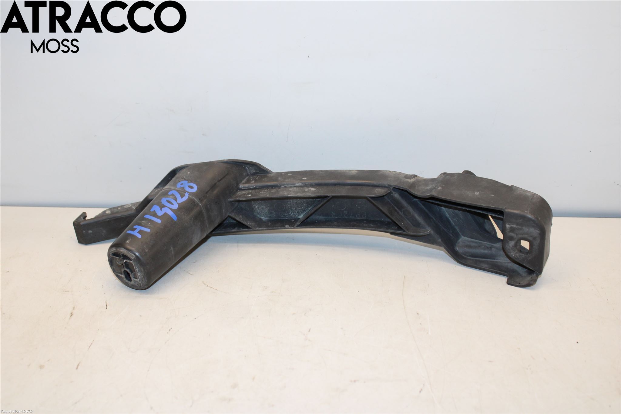 Volkswagen VW GOLF V 04-09 Støtfanger Foran Feste