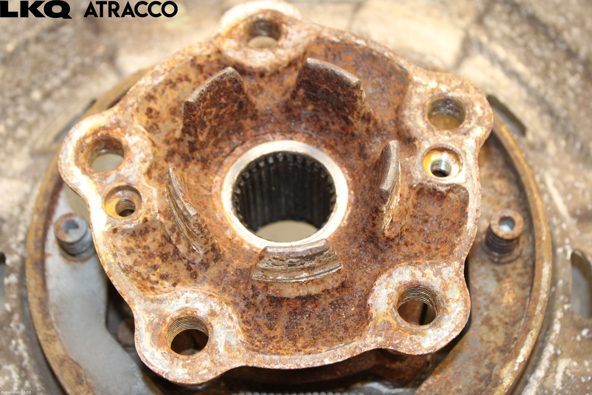 BMW 3 E90/91 SED/TOU 05-12 Spindel Vb