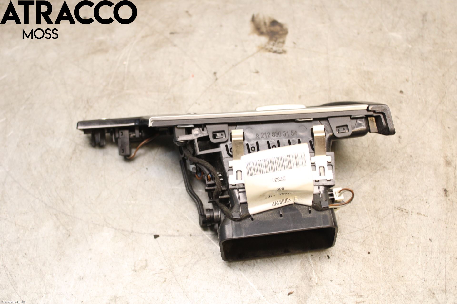 Mercedes-Benz MB E-KLASS (W212) 09-16 Dashbord Kanal - Dyse