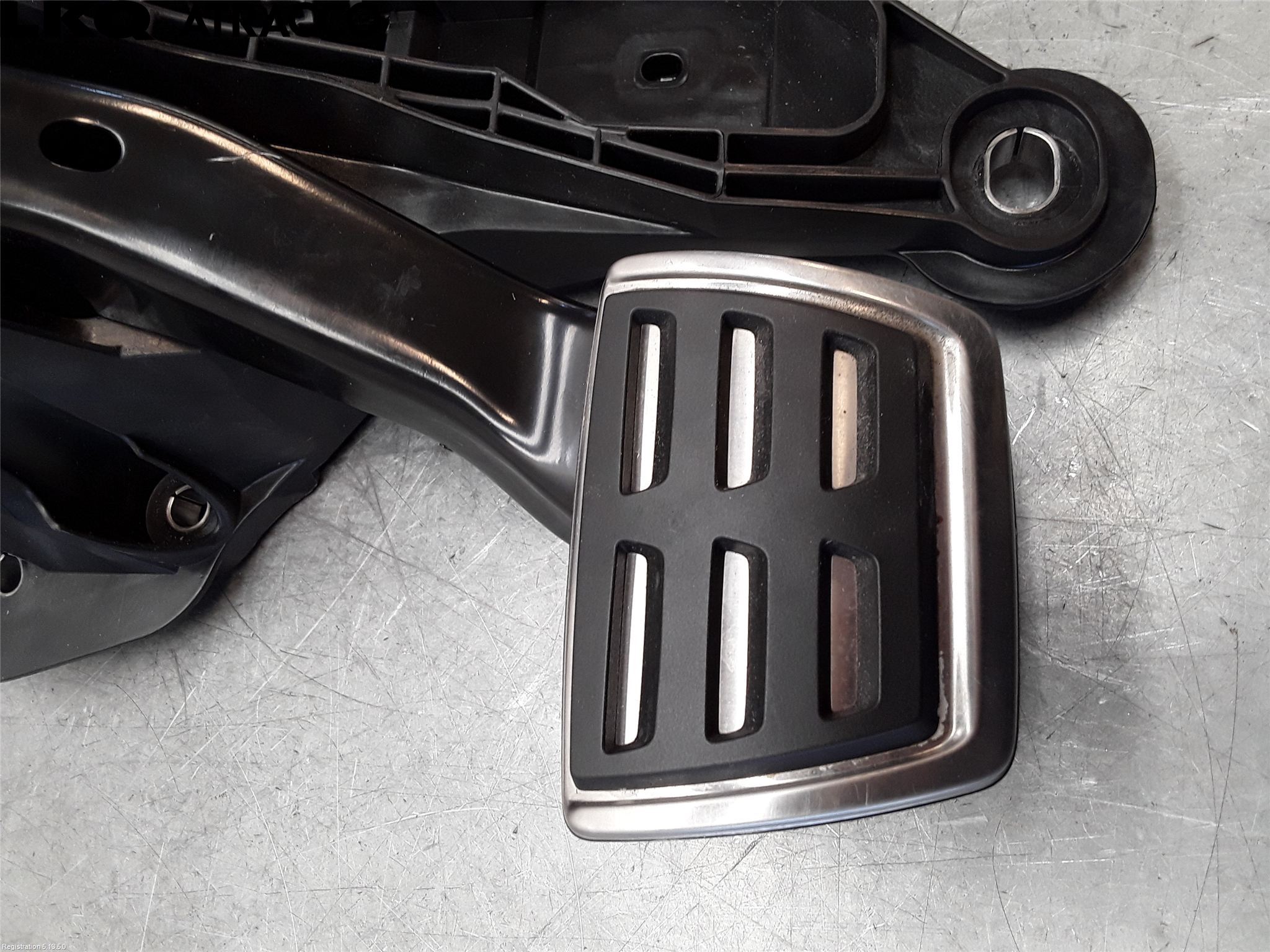 Skoda ENYAQ iV 21- Parkbrems Pedal
