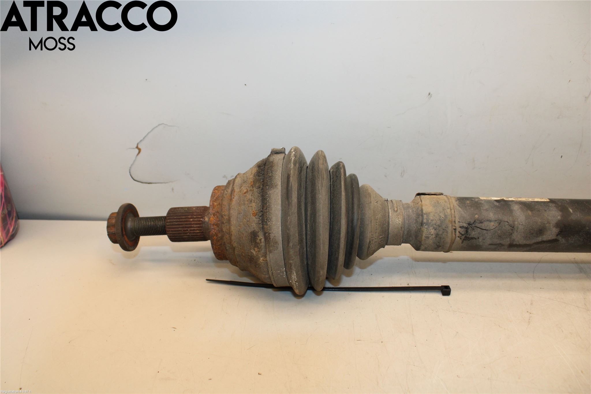 Volkswagen VW TOURAN 03-10 Drivaksel Foran Kompl Høyre