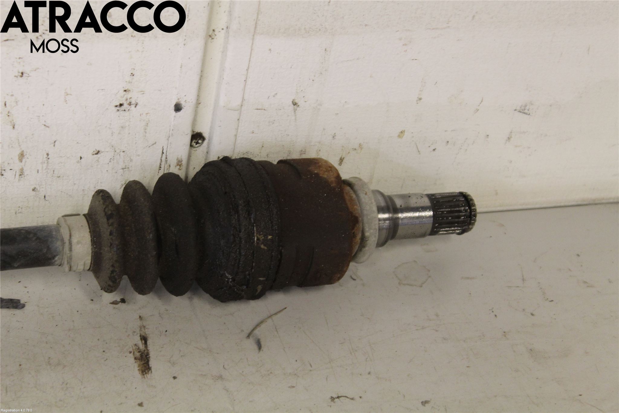 Toyota YARIS XP130 12-14 Drivaksel Foran Kompl Venstre