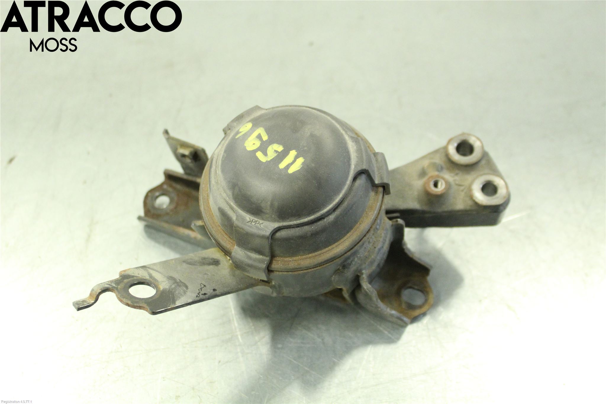 Toyota YARIS XP130 12-14 Motor Feste Gummi