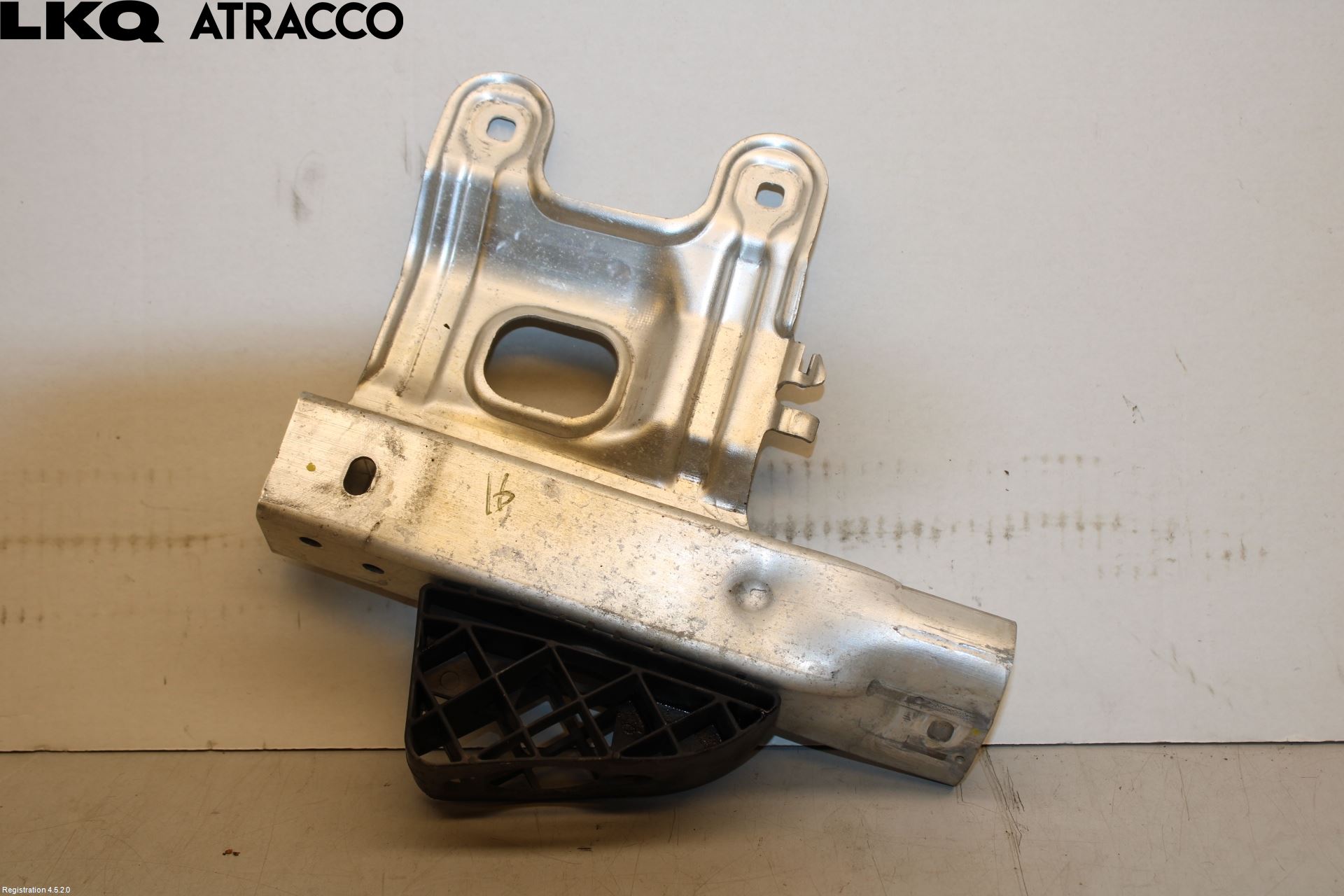 BMW 1 F20/F21 11-19 Støtfanger Foran Feste