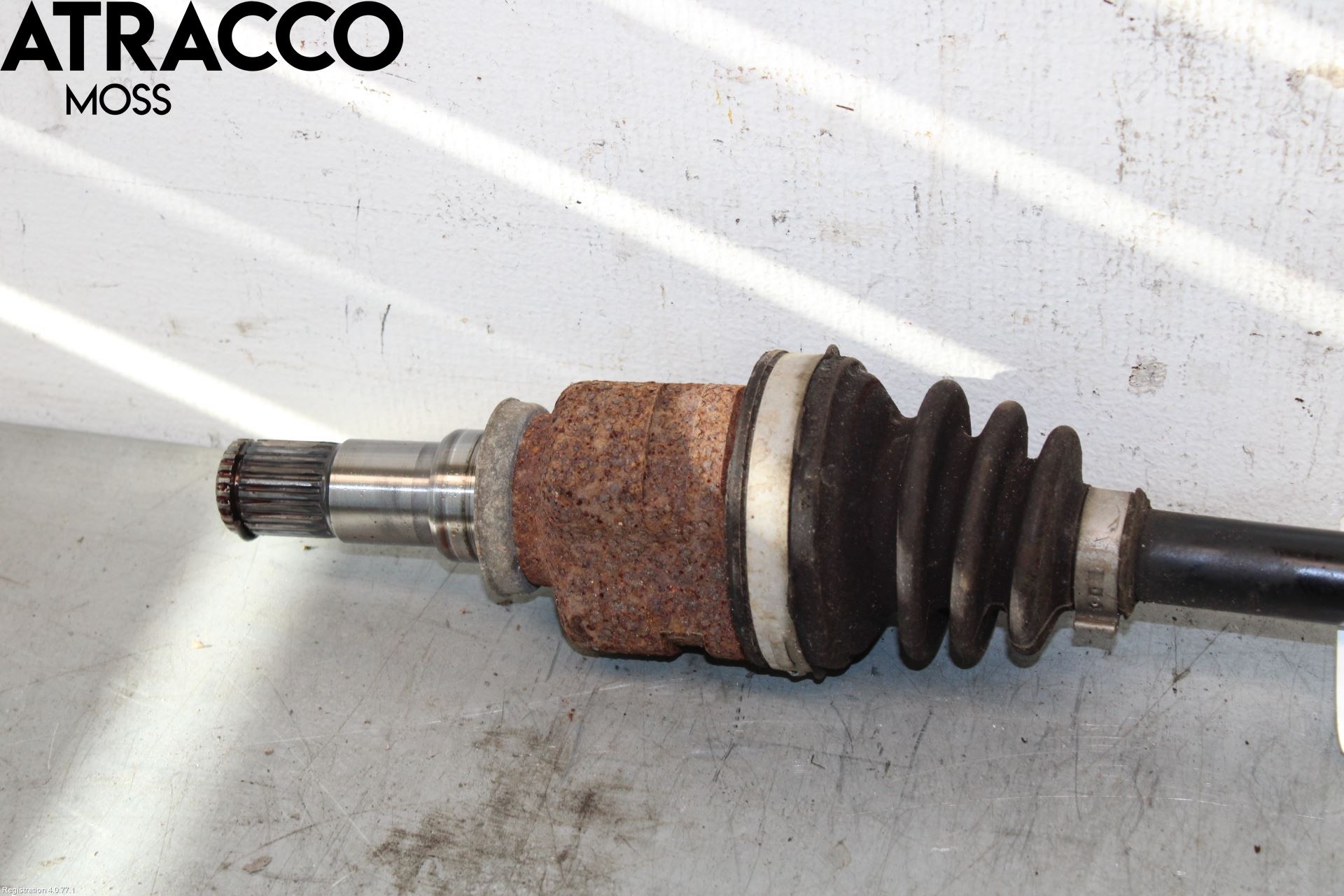 Toyota YARIS XP130 12-14 Drivaksel Foran Kompl Venstre