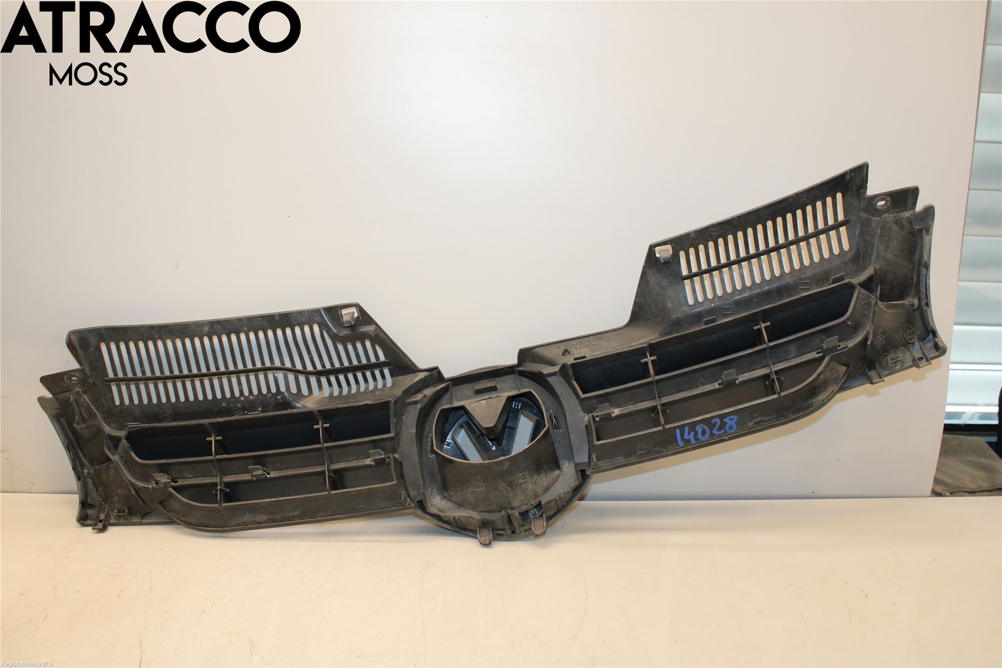 Volkswagen VW GOLF V 04-09 Grill Komplett