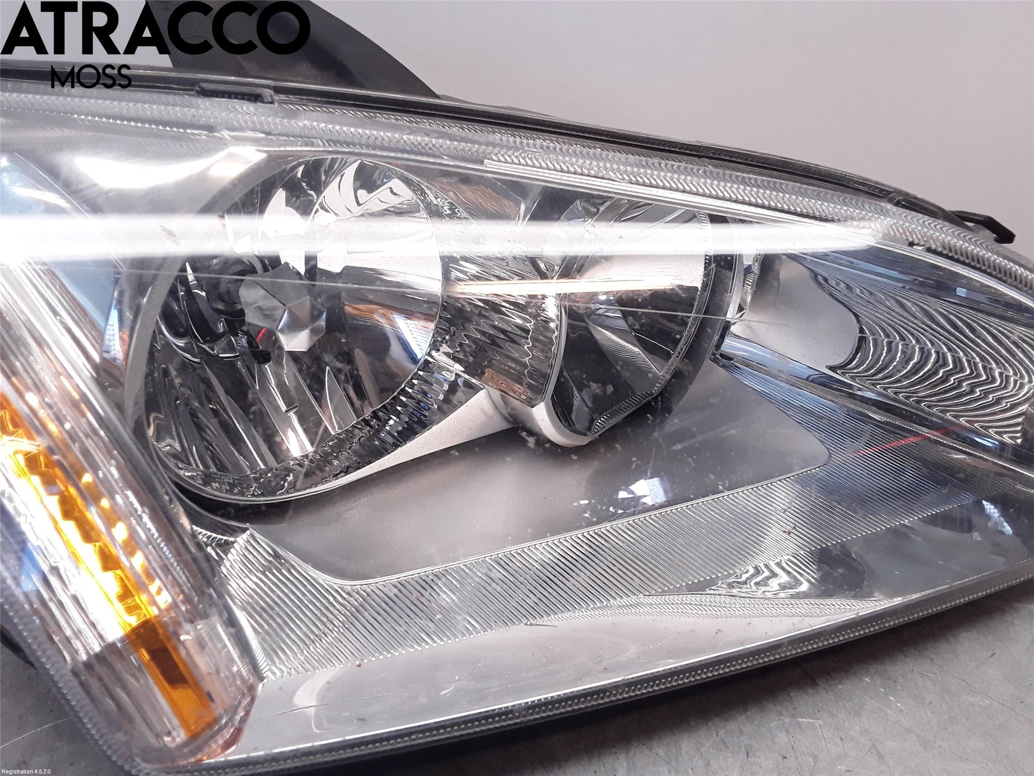 Ford FOCUS     04-07 Frontlykt Høyre