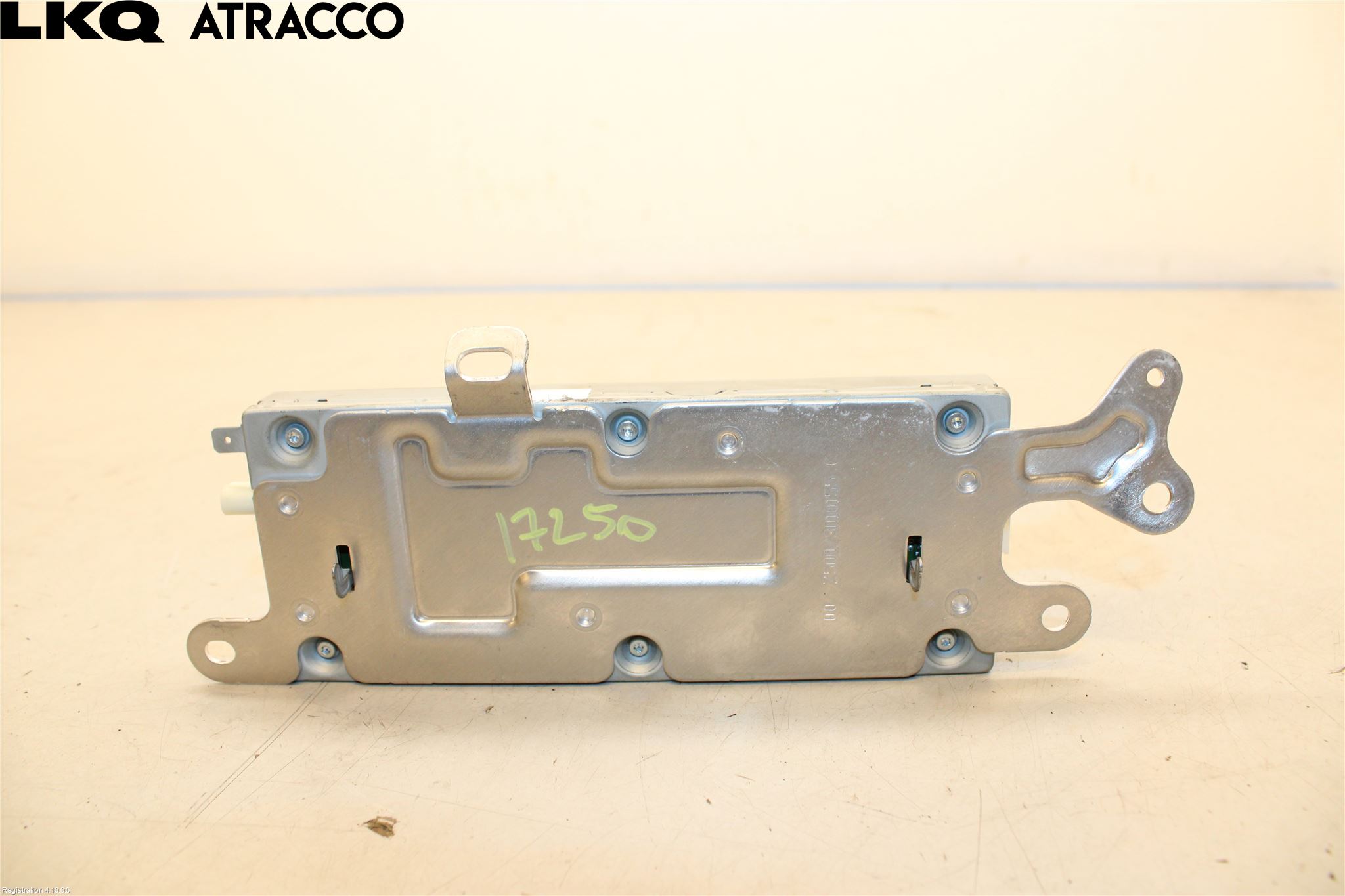 Tesla MODEL 3 17- Antenn El