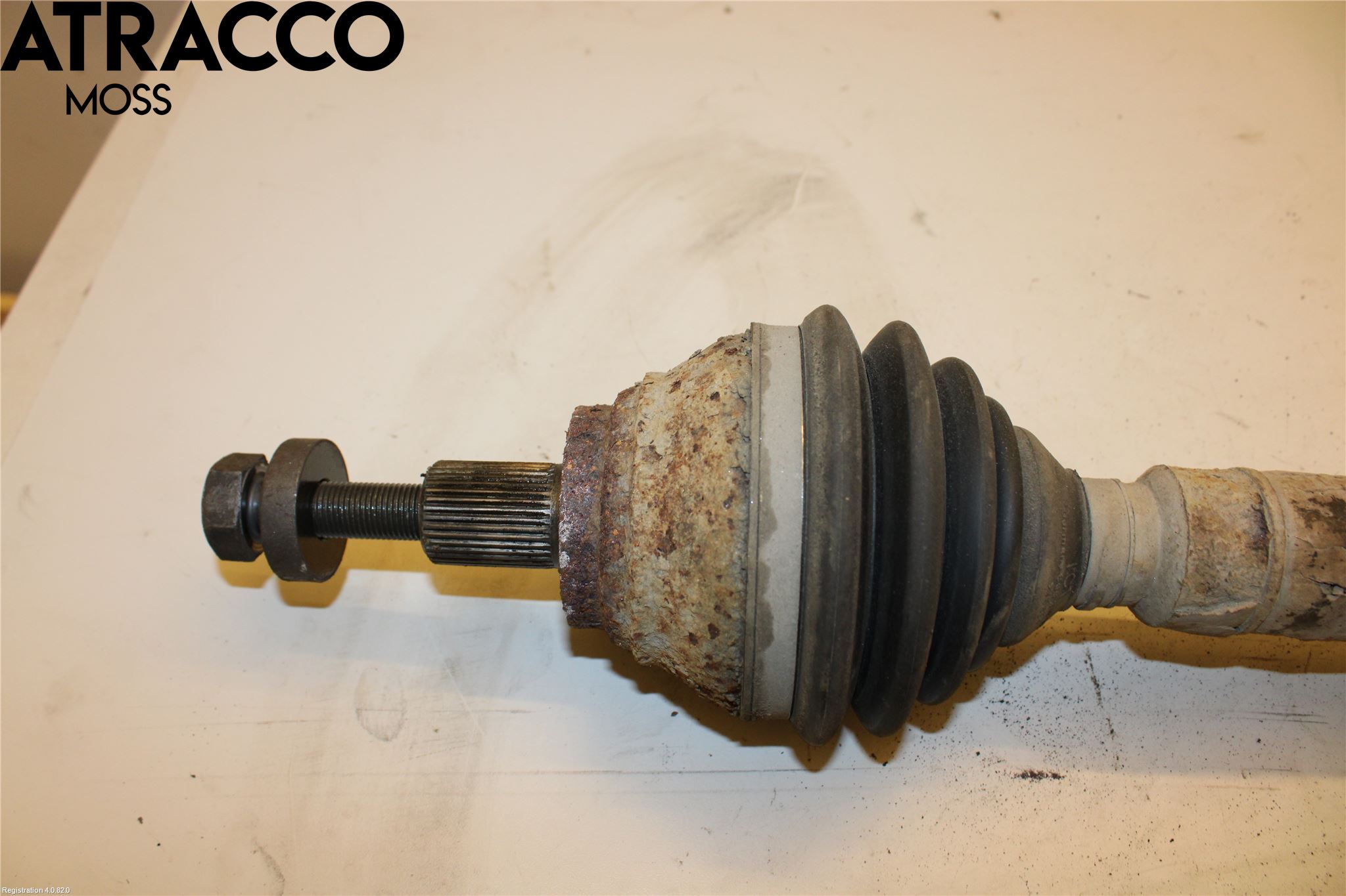 Volkswagen VW PASSAT 05-11 Drivaksel Foran Kompl Høyre