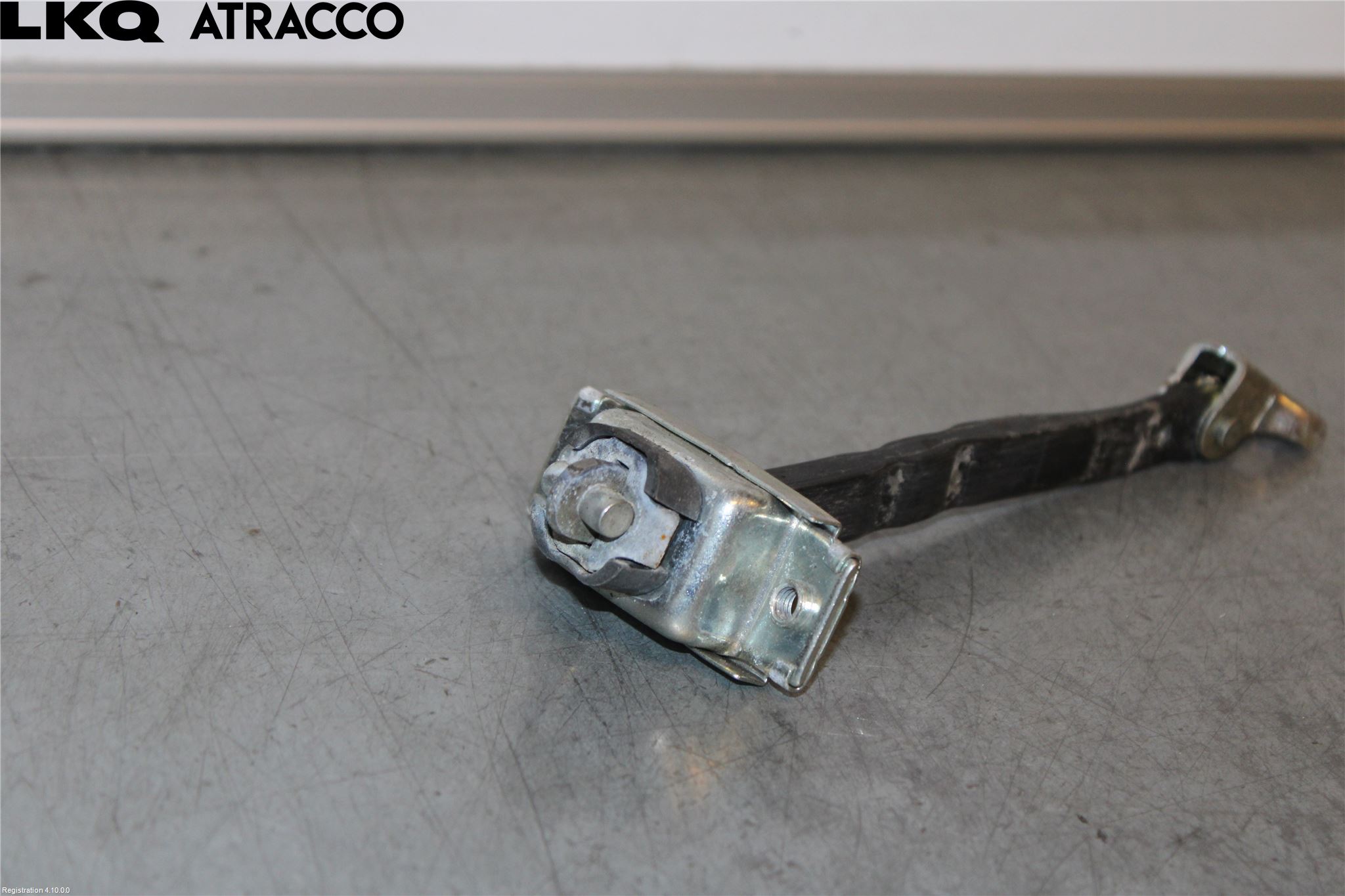 Toyota bZ4X EA10 22- Dørhengsel