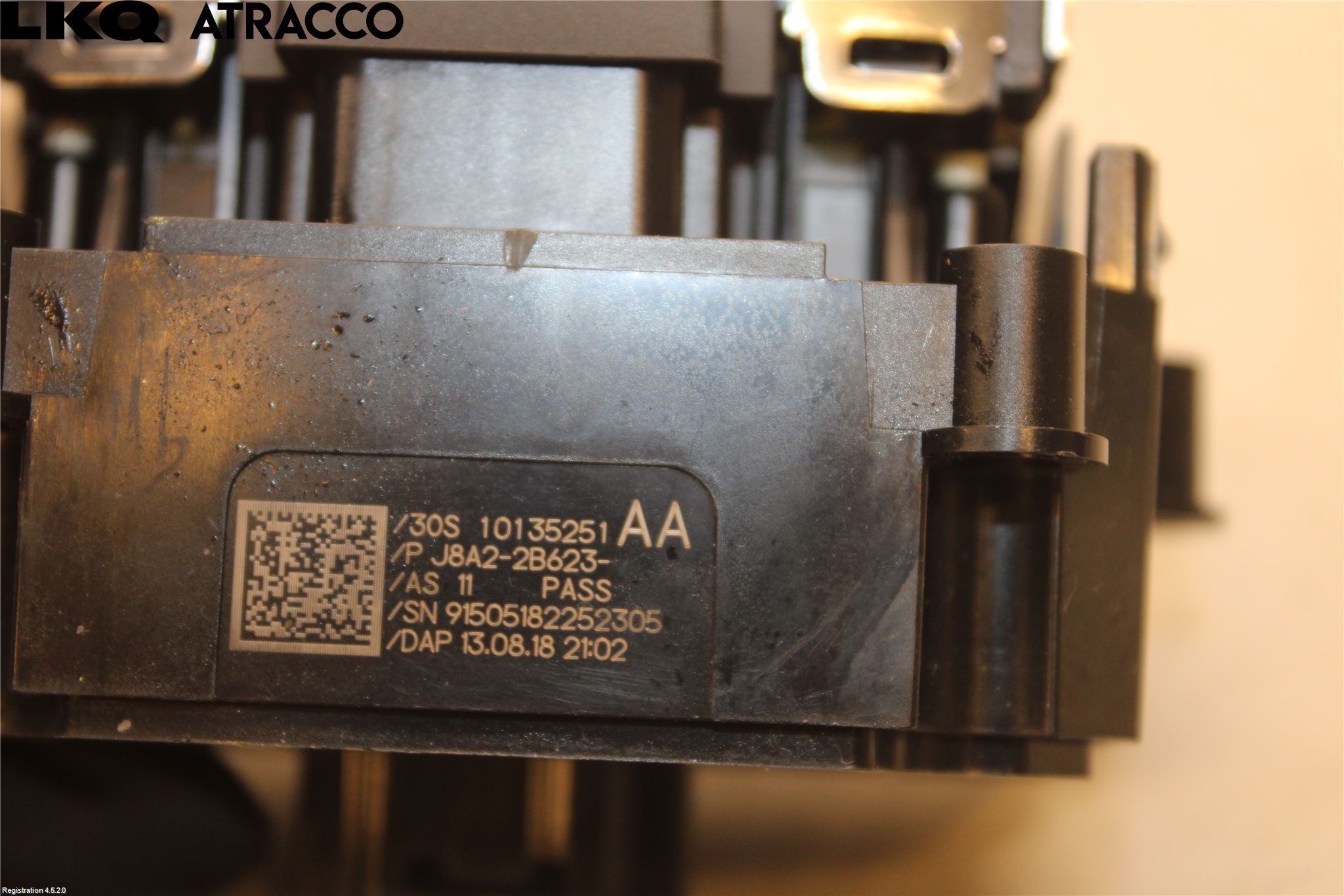 Jaguar I-PACE 18- Bryter Parkeringsbrems