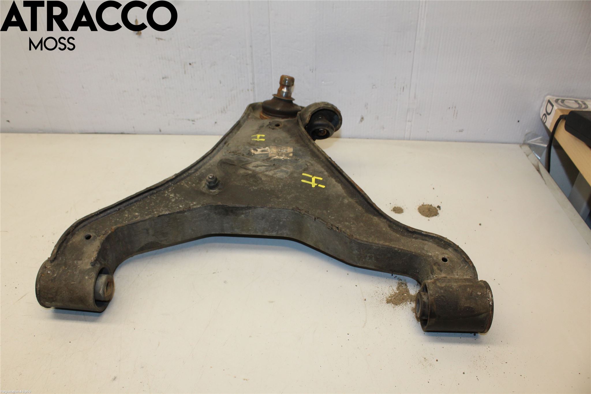 Nissan NAVARA 05-16 Bærearm Foran Høyre Nedre