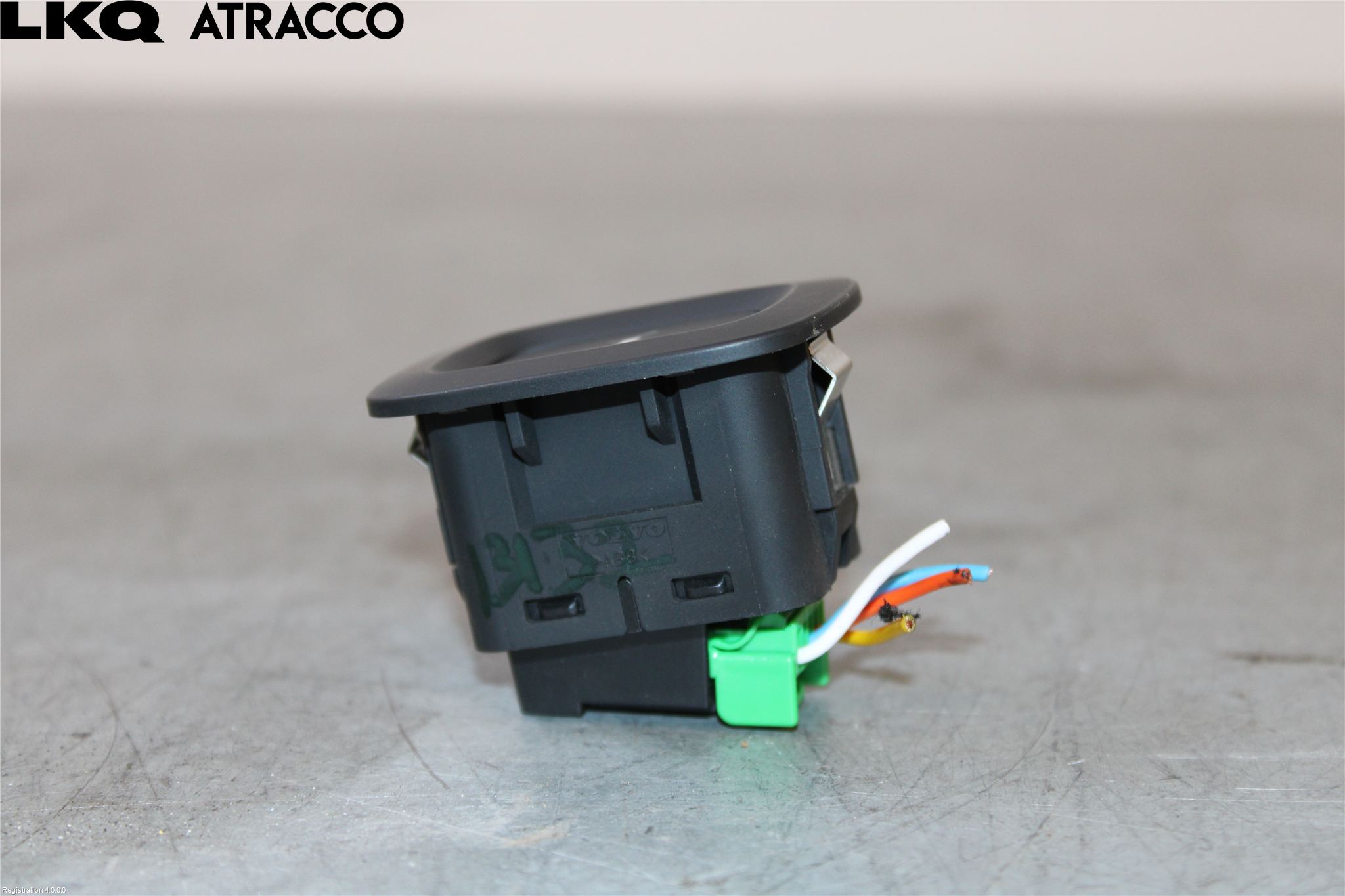 Volvo XC40/RECHARGE 18- Strömställare Dragkrok