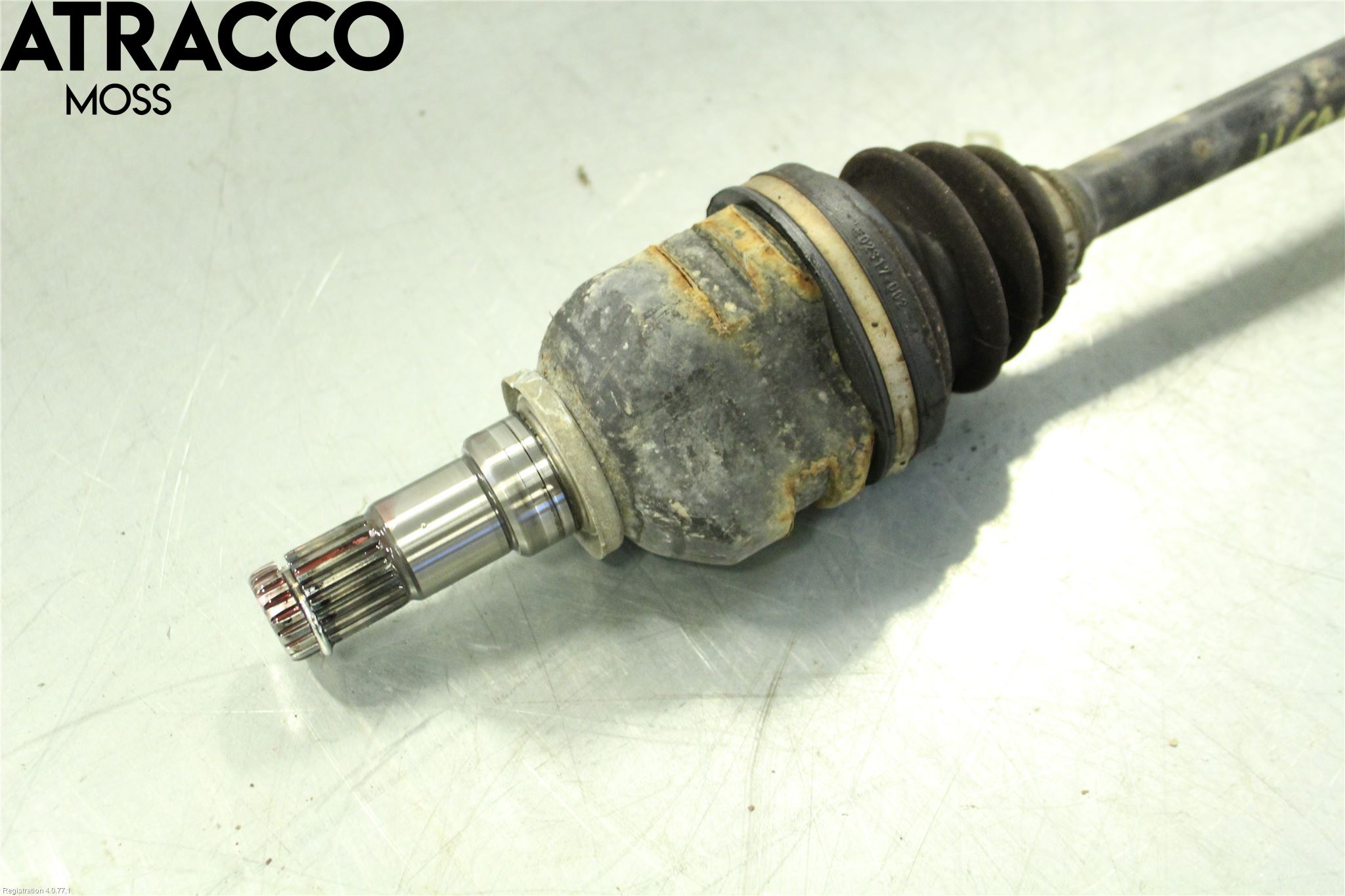 Toyota YARIS XP130 12-14 Drivaksel Foran Kompl Venstre