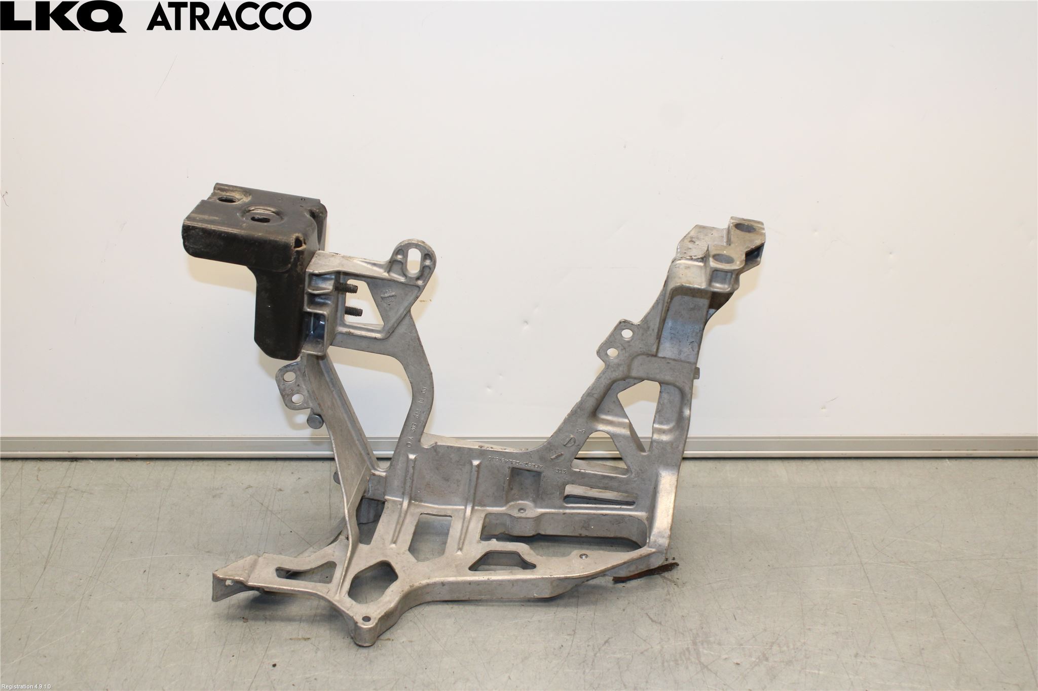 Mercedes-Benz MB C-KLASS (W205) 14-21 Frontlykt Holder-Feste