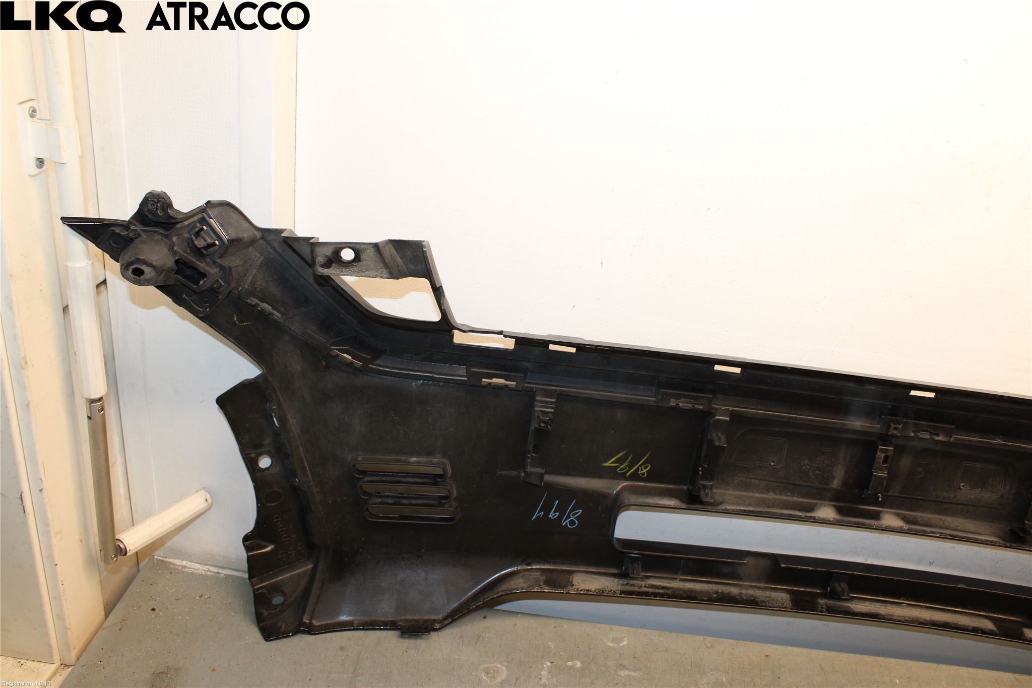 Mitsubishi OUTLANDER 13-21 Støtfanger Foran Plastdeksel