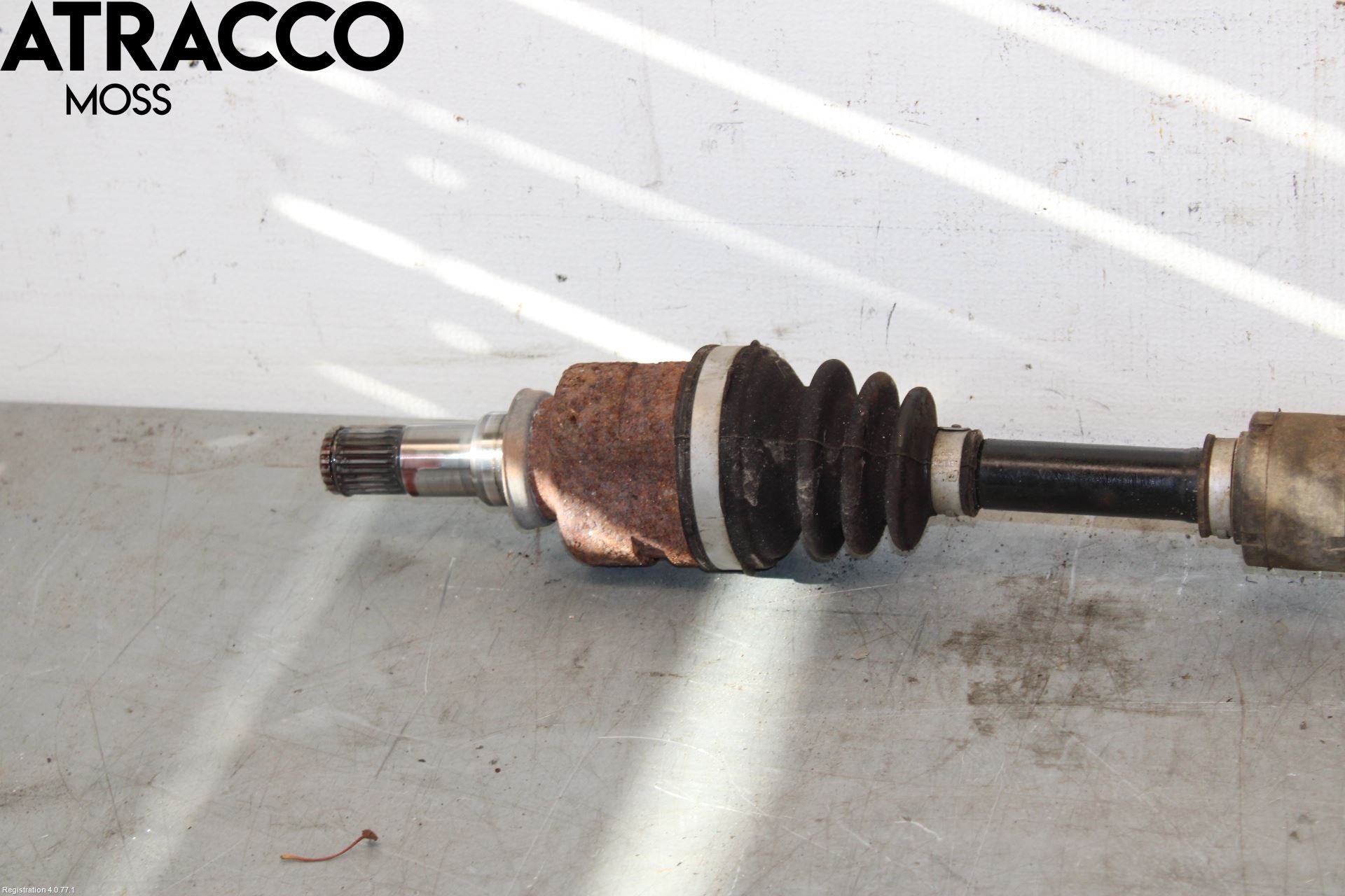 Toyota YARIS XP130 12-14 Drivaksel Foran Kompl Høyre