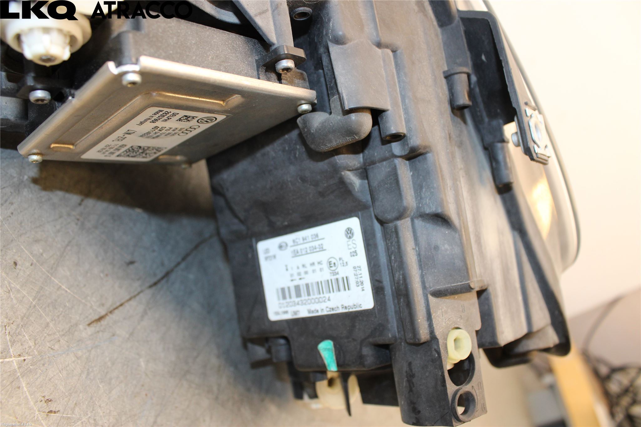 Volkswagen VW POLO 10-17 Frontlykt Høyre