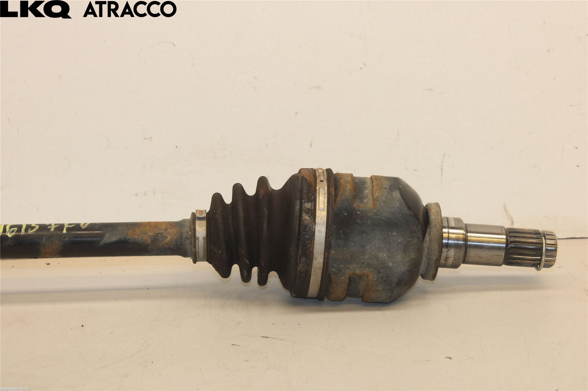 Toyota YARIS XP130 15-20 Drivaksel Foran Kompl Venstre