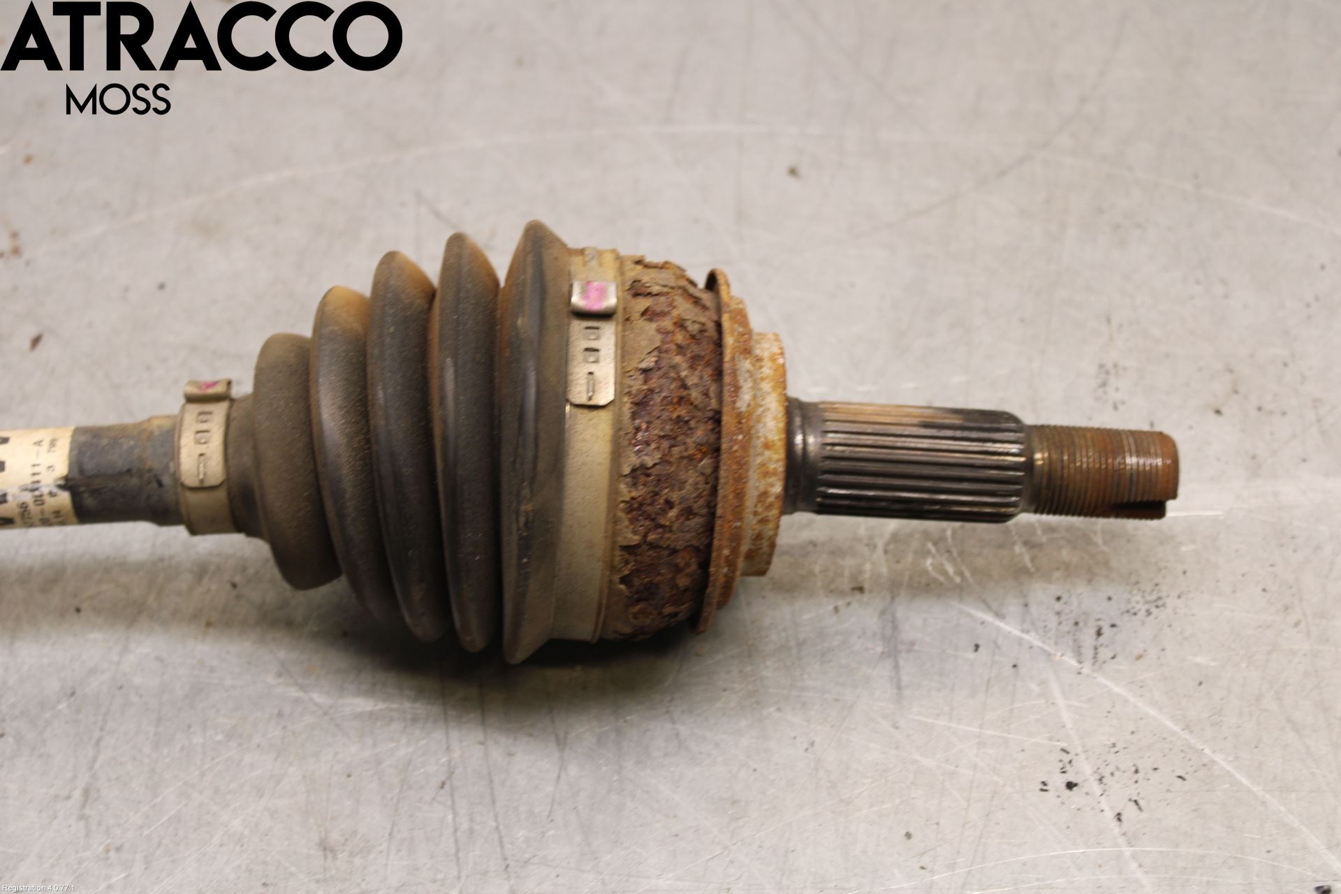 Toyota YARIS XP130 12-14 Drivaksel Foran Kompl Venstre