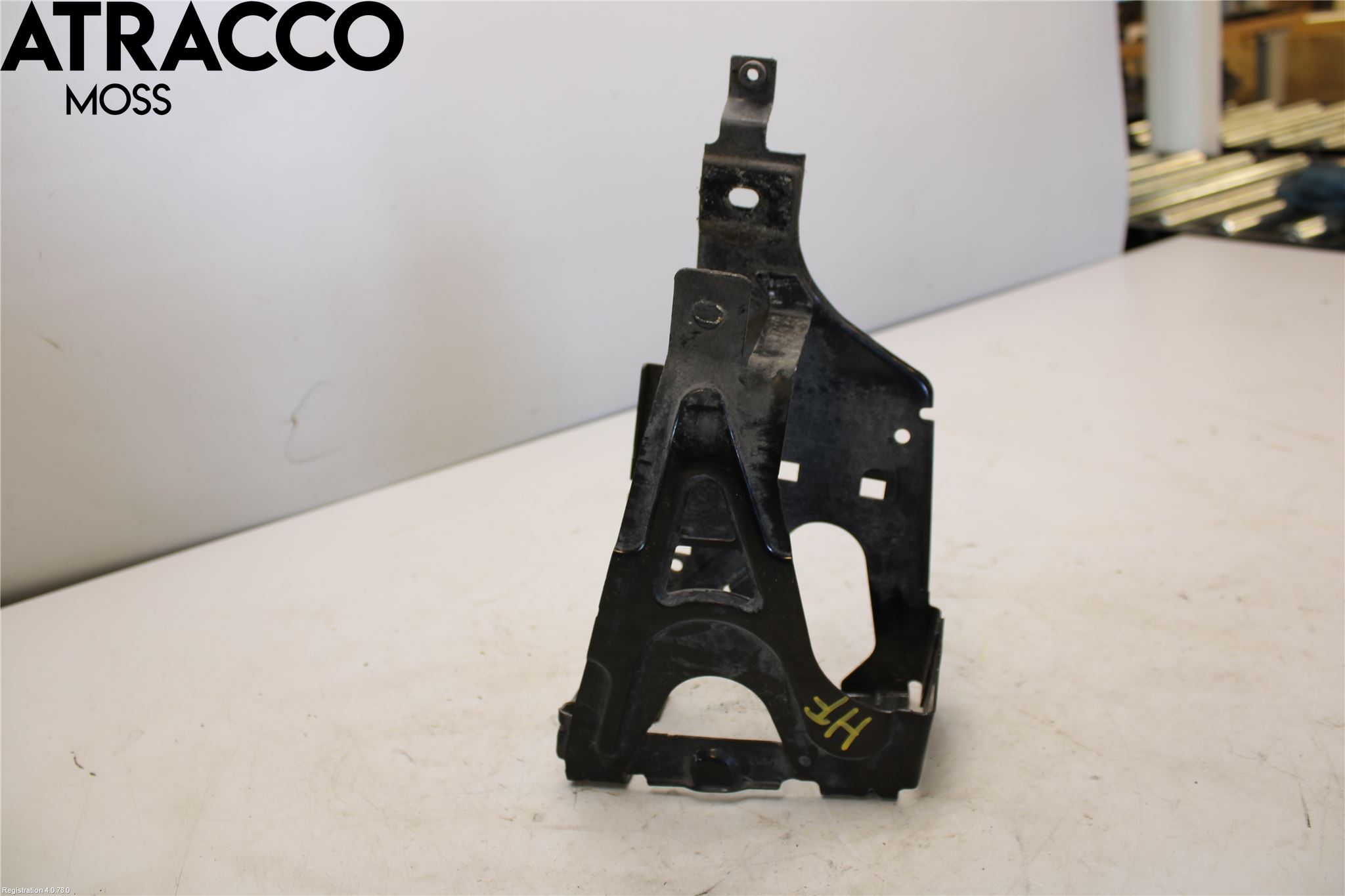 BMW 5 F10/F11/F18 09-17 Frontlykt Holder-Feste