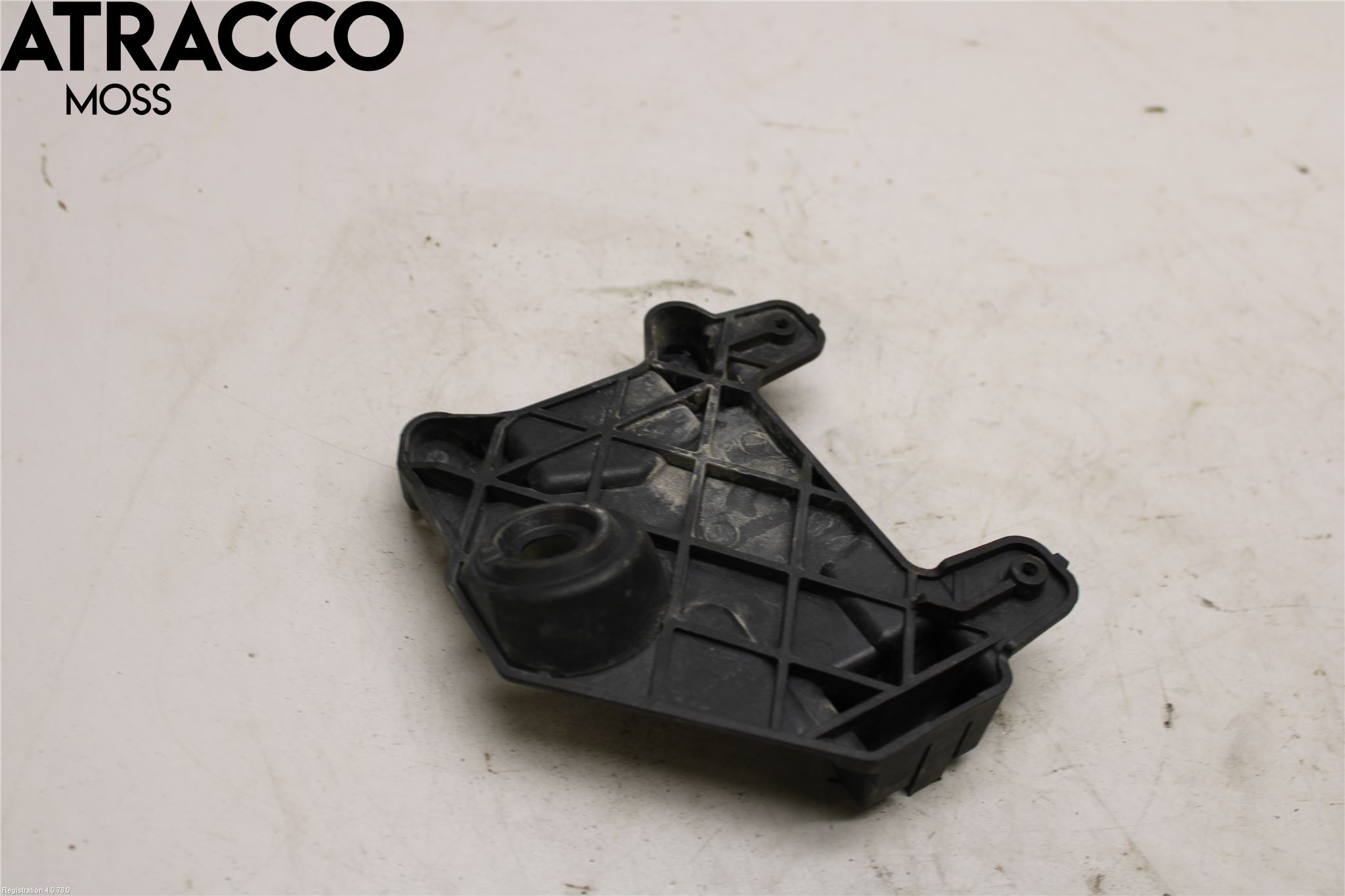 BMW 3 F30/F31/F80 12-19 Støtfangerfeste Bak Høyre