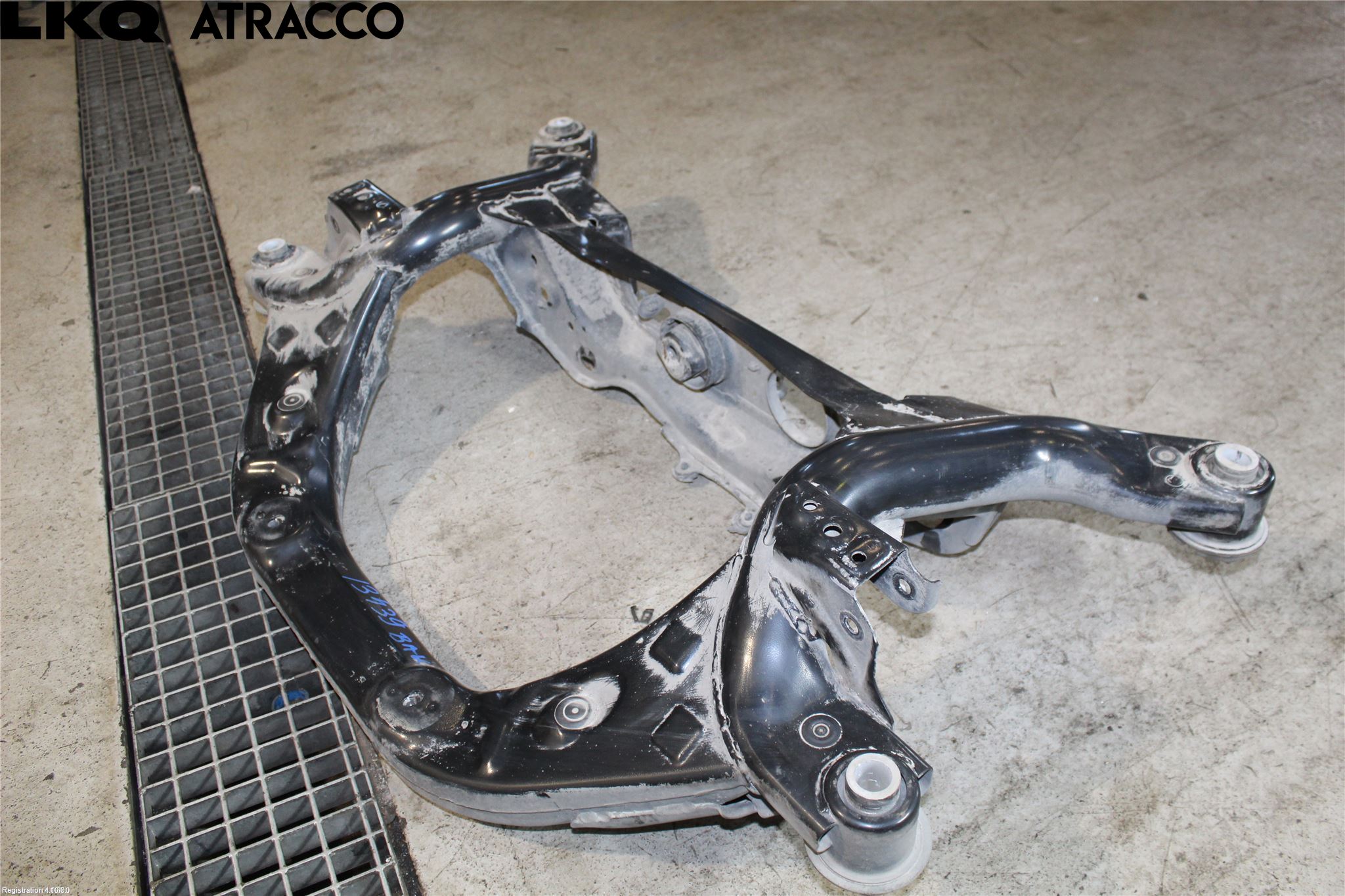 Toyota RAV4 19- Bakaksel Feste Travers-Ramme