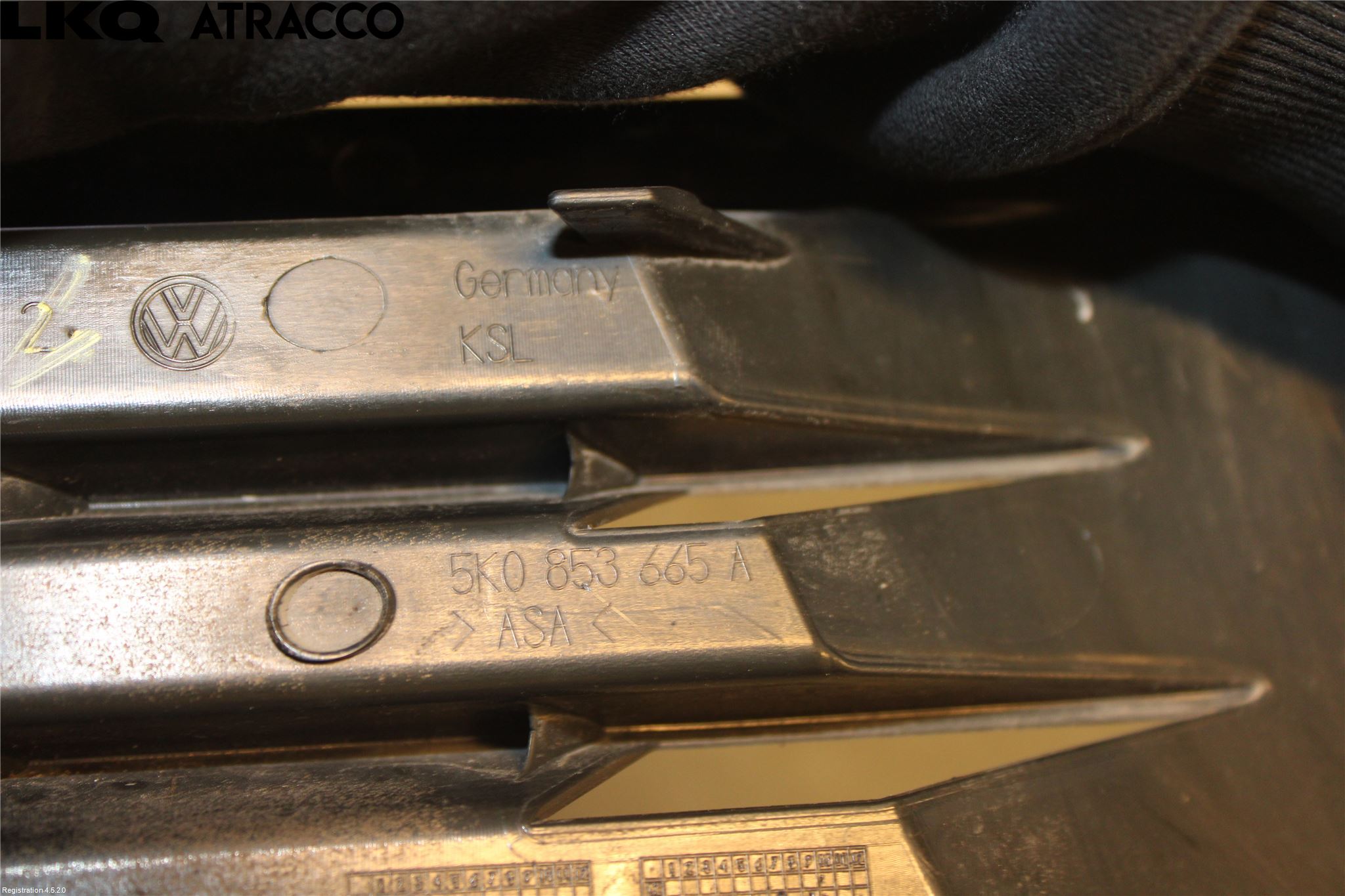 Volkswagen VW GOLF VI 09-13 Grilldel Venstre