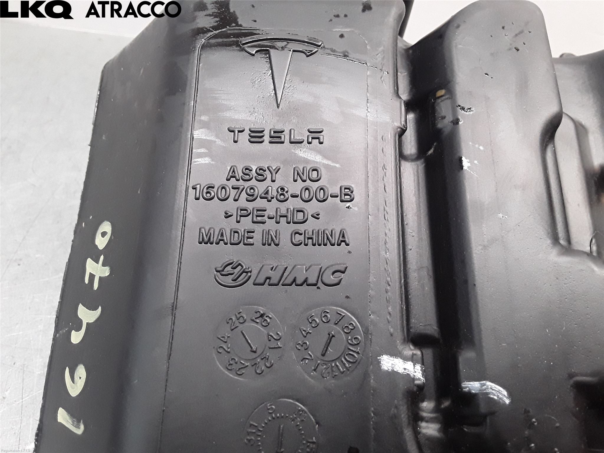 Tesla MODEL Y 21- Spylerbeholder Frontrute