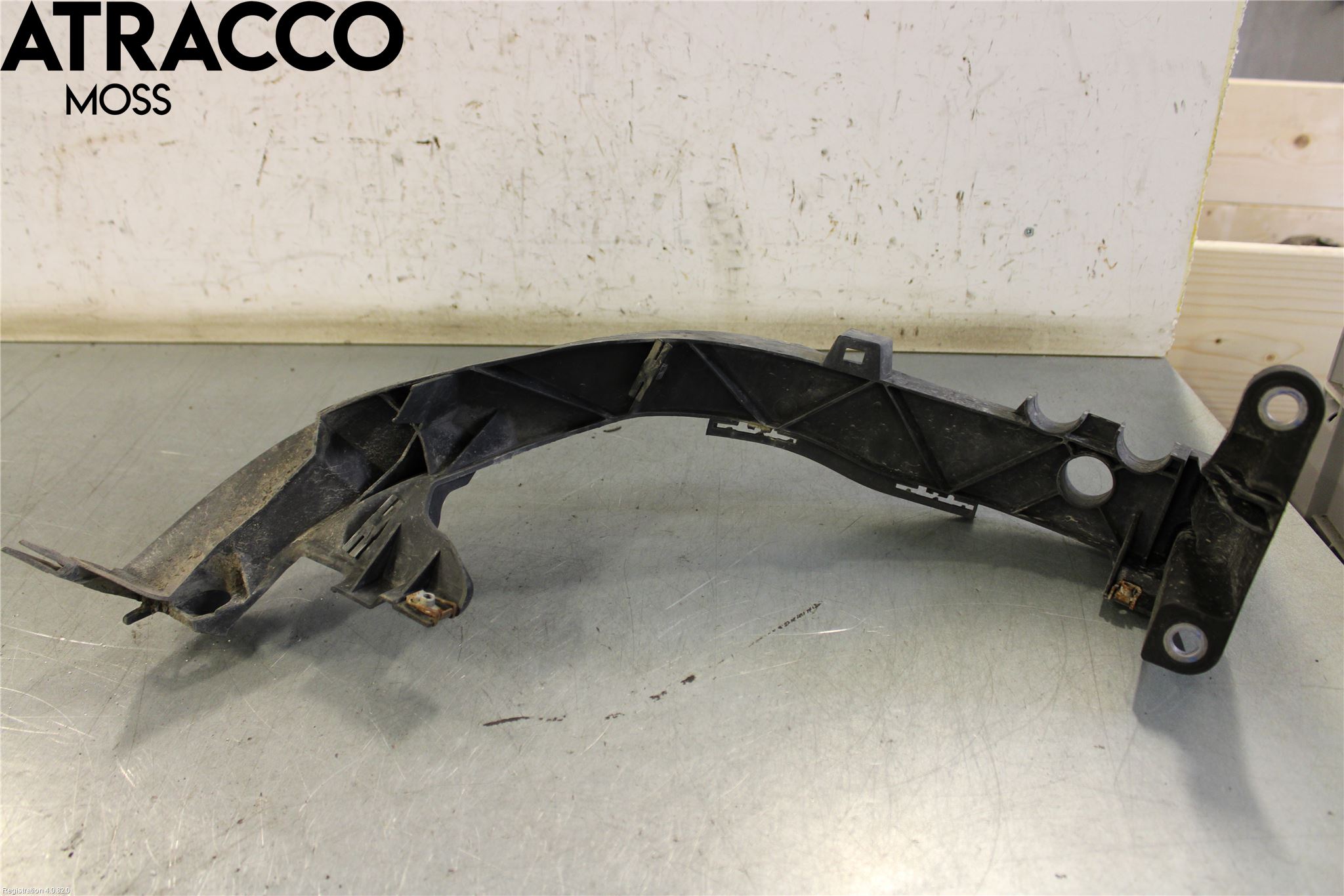 BMW 1 E87/81 5D/3D 03-11 Frontlykt Holder-Feste