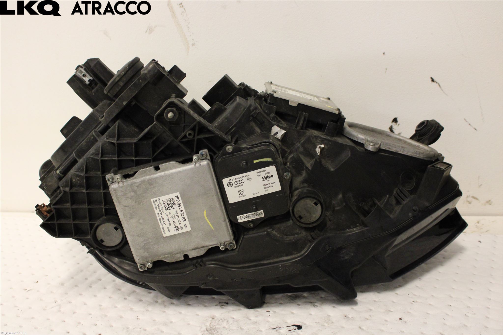 Volkswagen VW PASSAT 15-19 Frontlykt Venstre