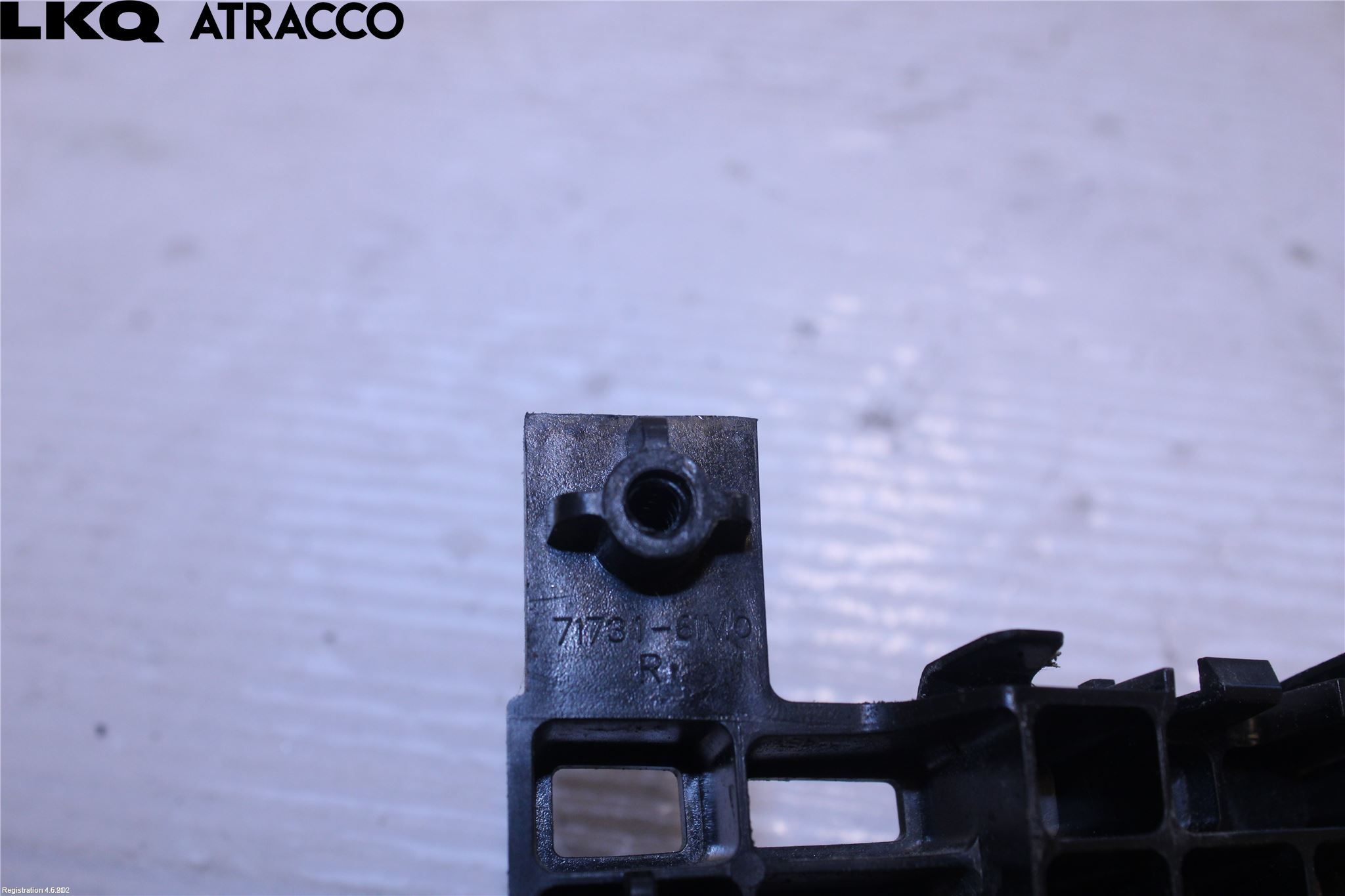 Suzuki ACROSS 21- Støtfanger Foran Feste